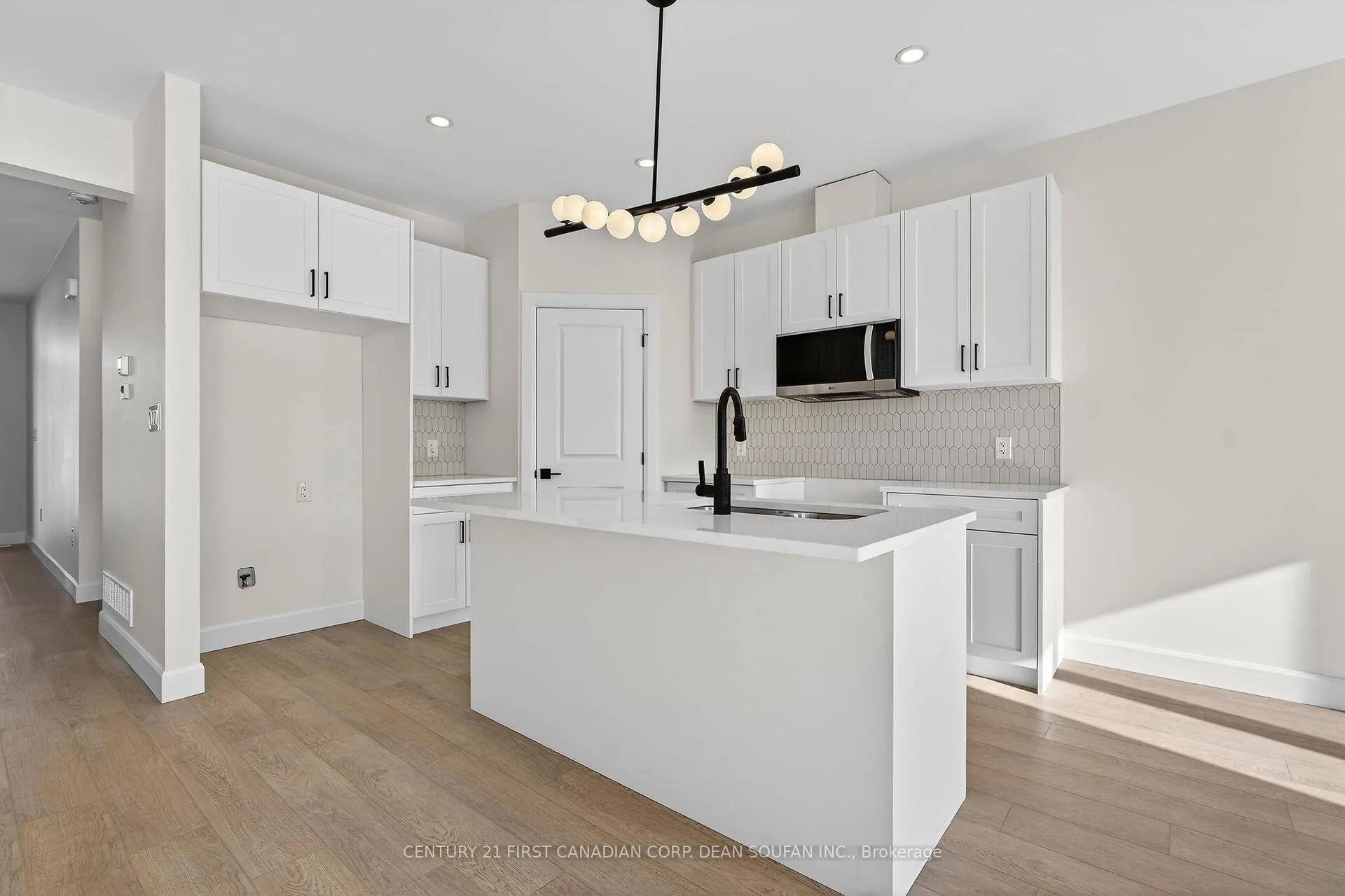Photo 12 of 857 Catalpa Square, London, North E — HOMEH