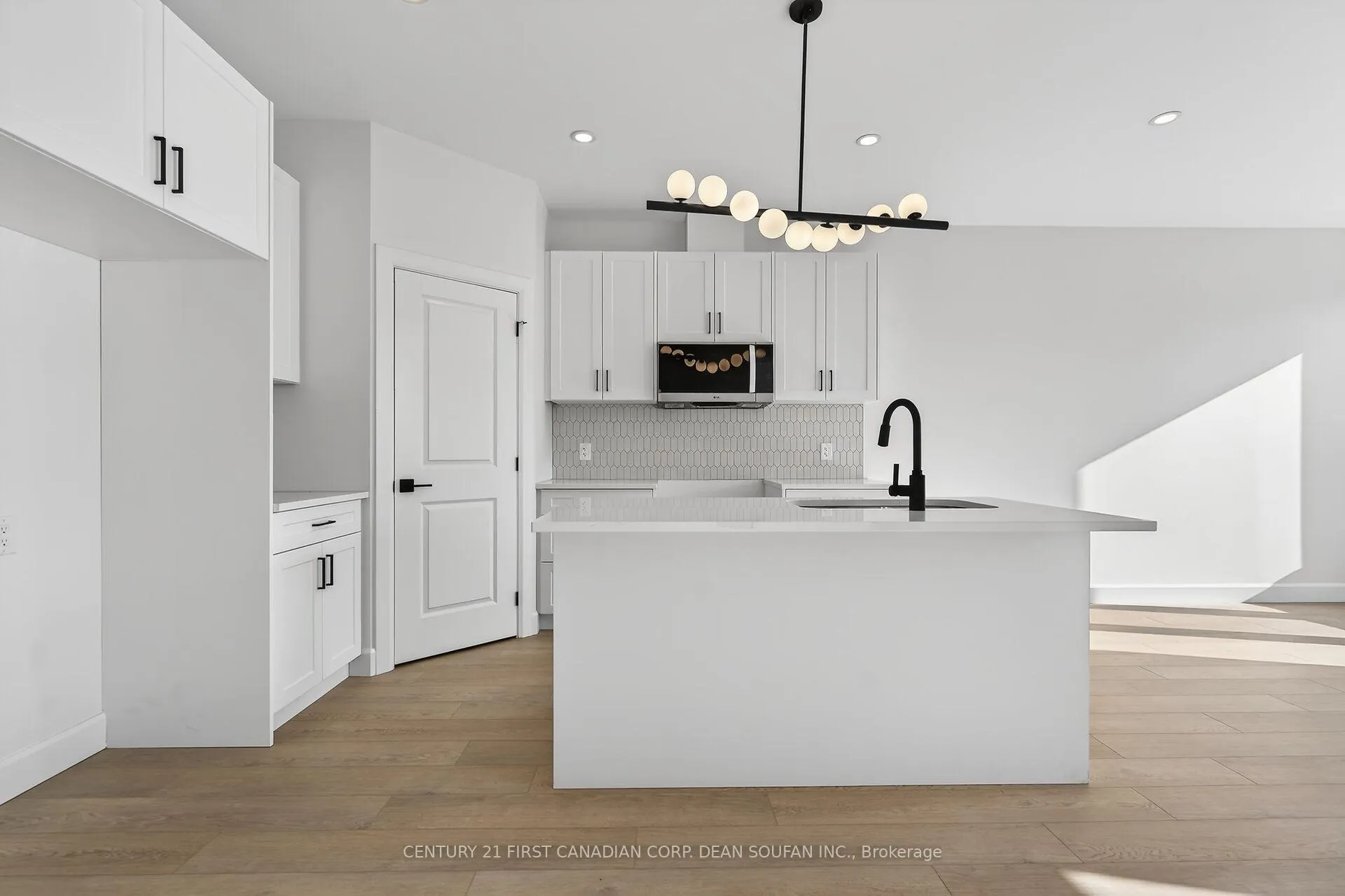 Photo 13 of 857 Catalpa Square, London, North E — HOMEH