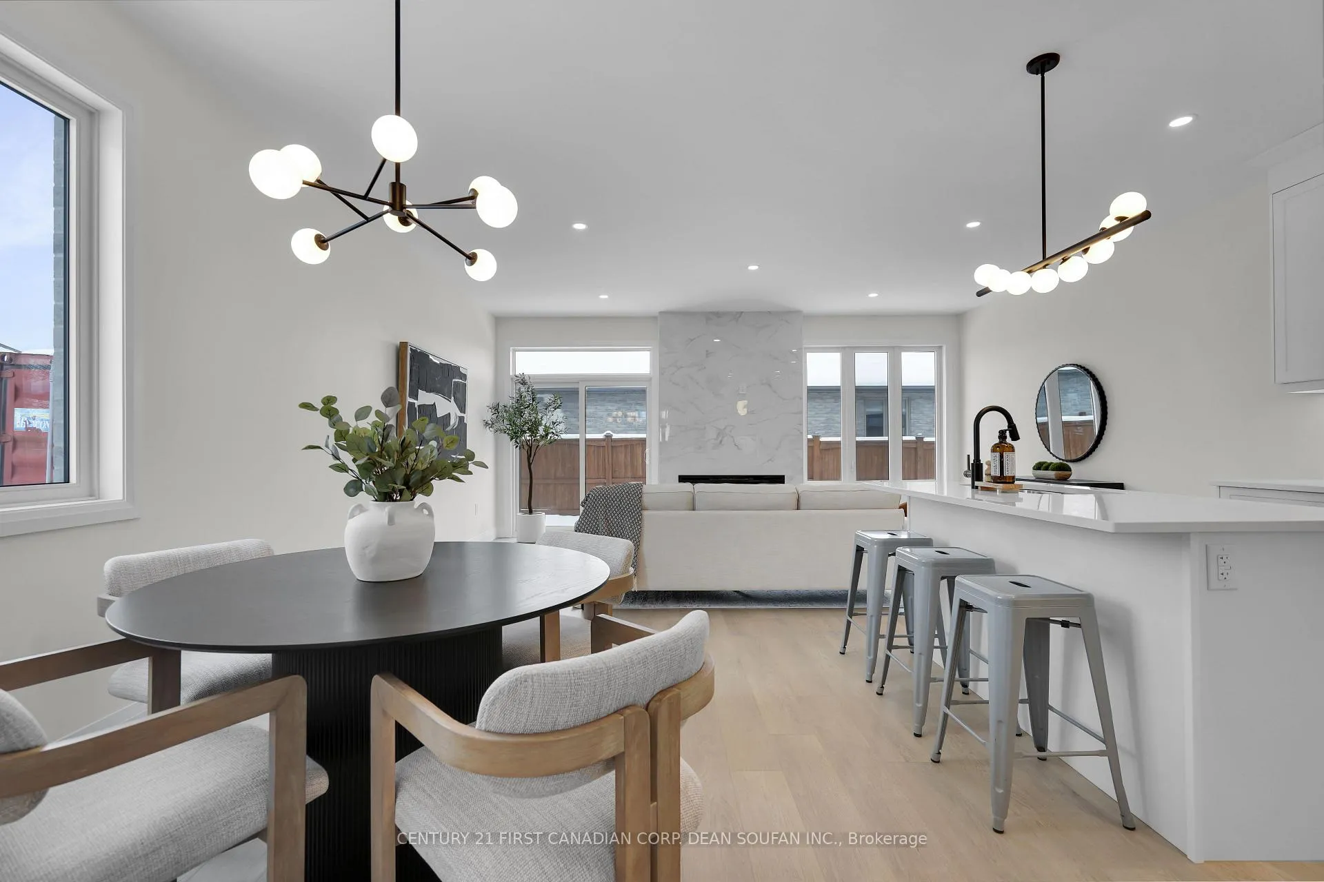 Photo 7 of 795 Catalpa Square, London, North E — HOMEH