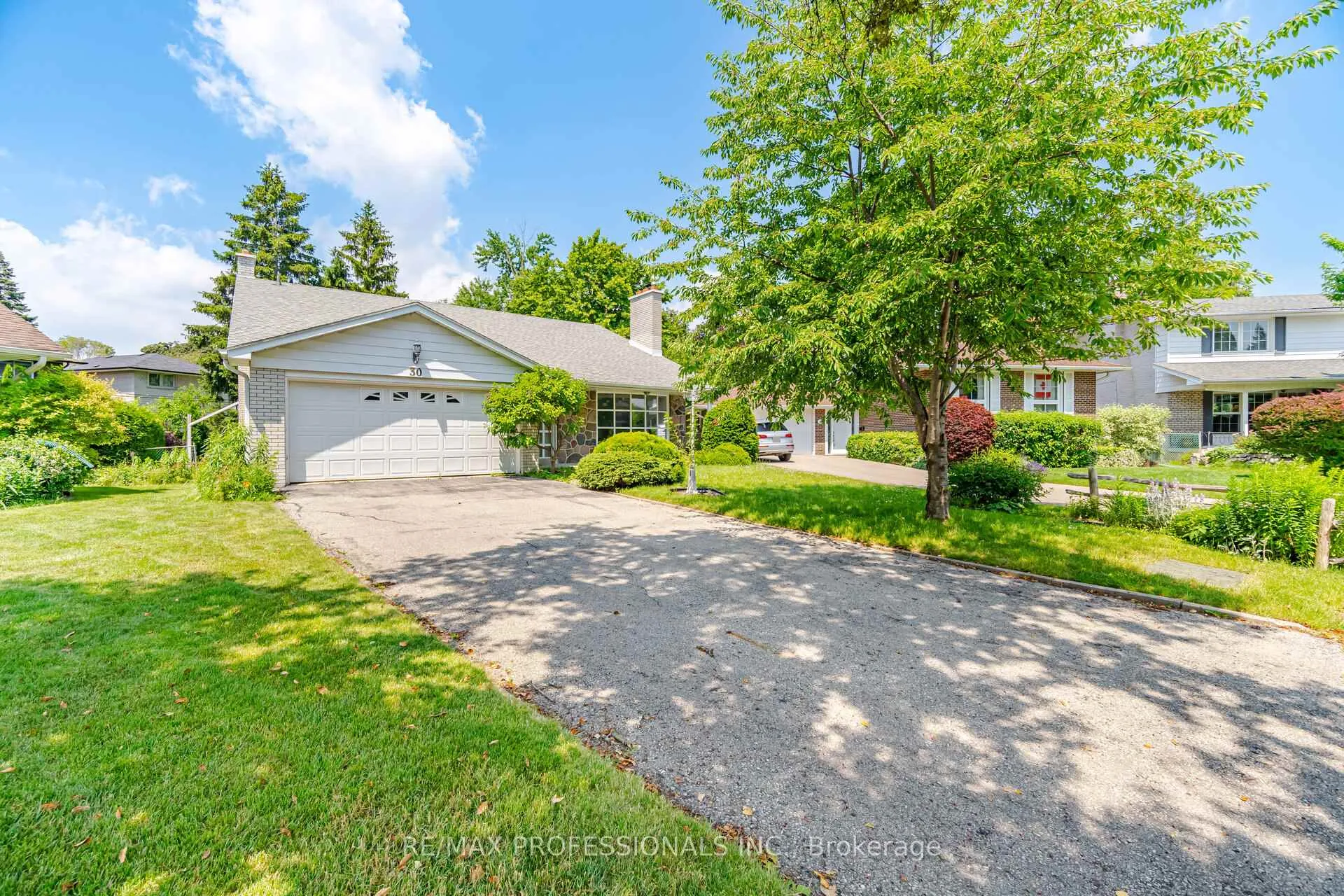 Photo 1 of 30 Grasspoint Crescent, Etobicoke, Markland Wood — HOMEH