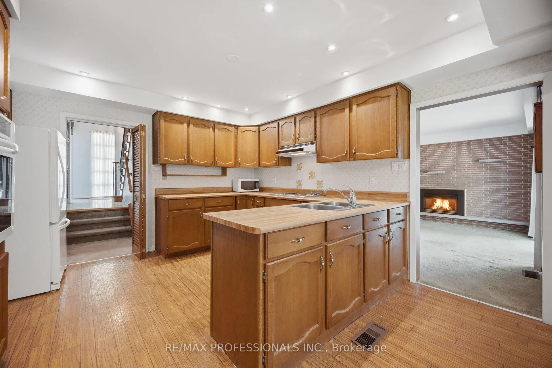 Photo 11 of 30 Grasspoint Crescent, Etobicoke, Markland Wood — HOMEH