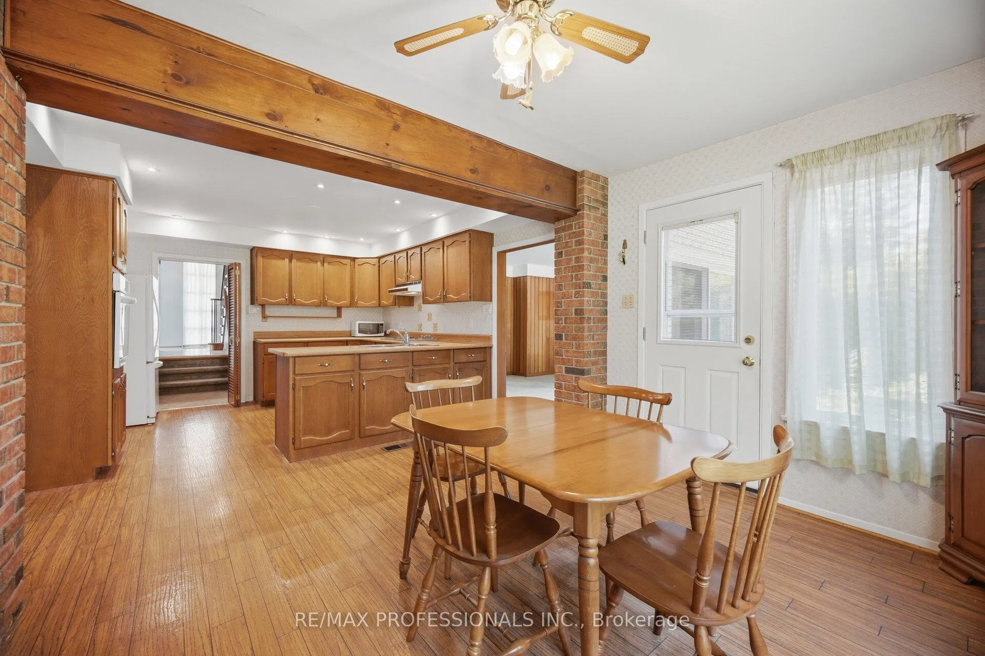 Photo 14 of 30 Grasspoint Crescent, Etobicoke, Markland Wood — HOMEH