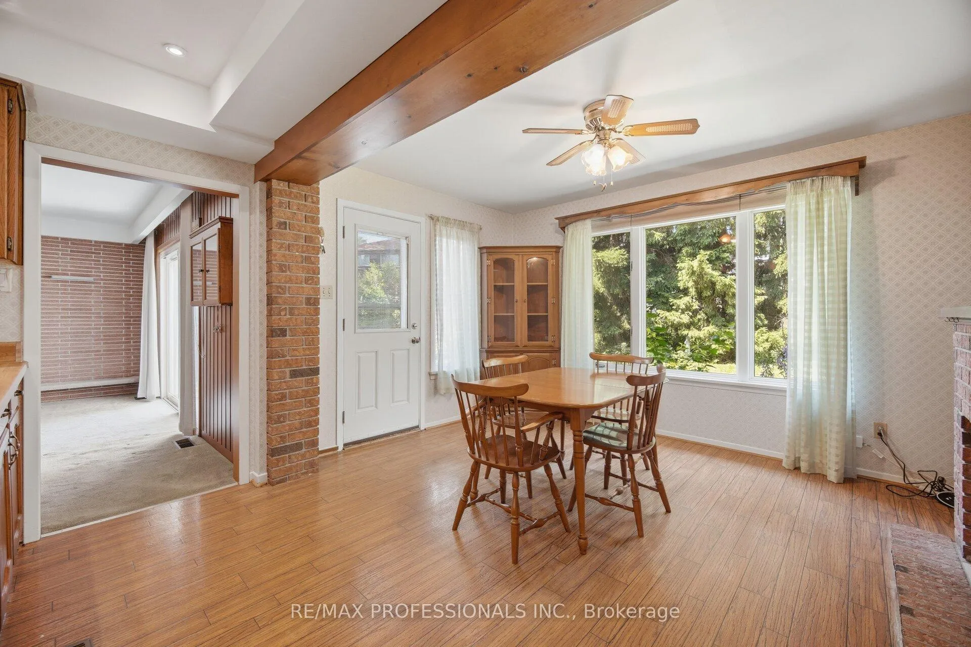 Photo 15 of 30 Grasspoint Crescent, Etobicoke, Markland Wood — HOMEH