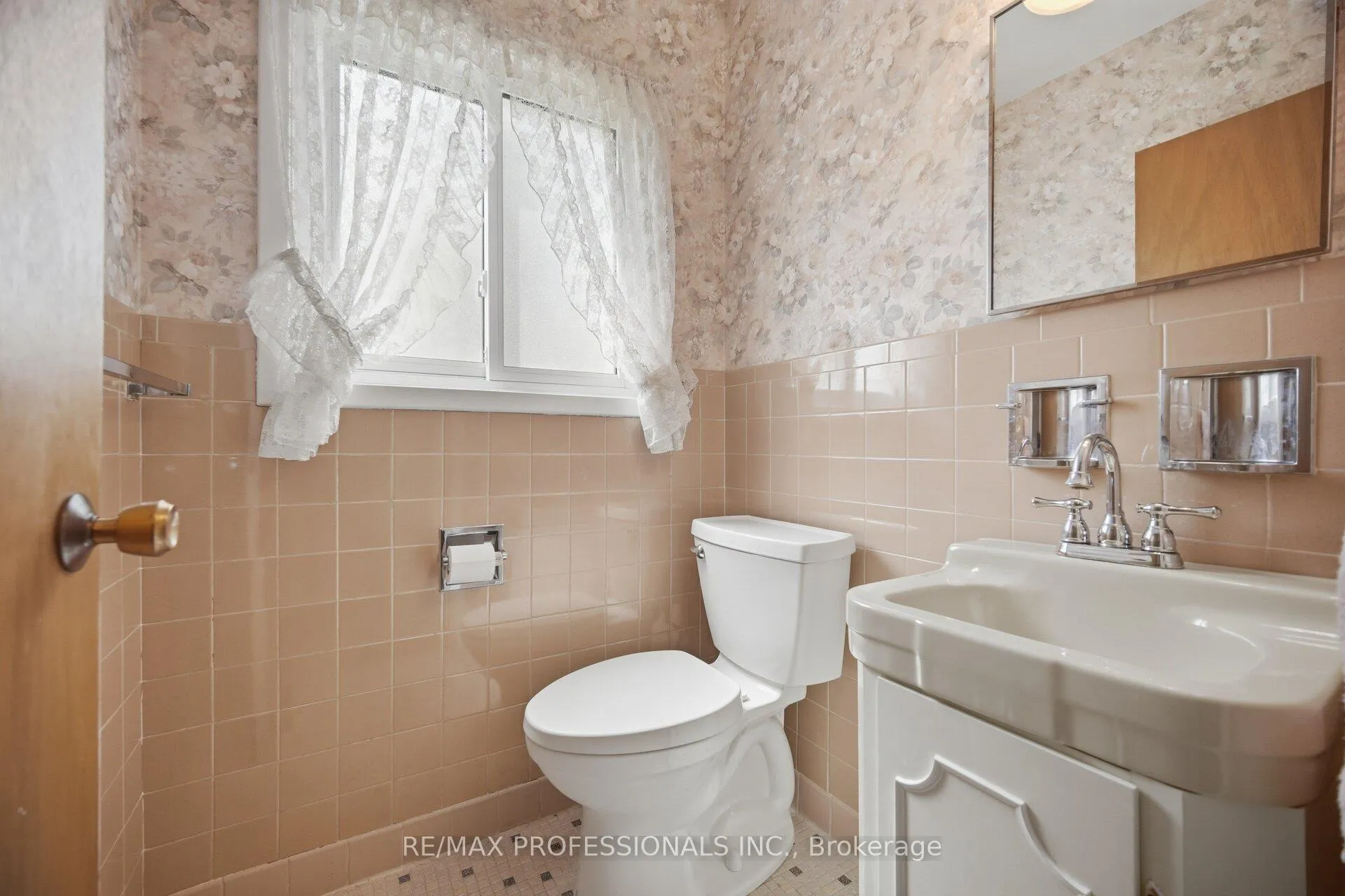 Photo 18 of 30 Grasspoint Crescent, Etobicoke, Markland Wood — HOMEH
