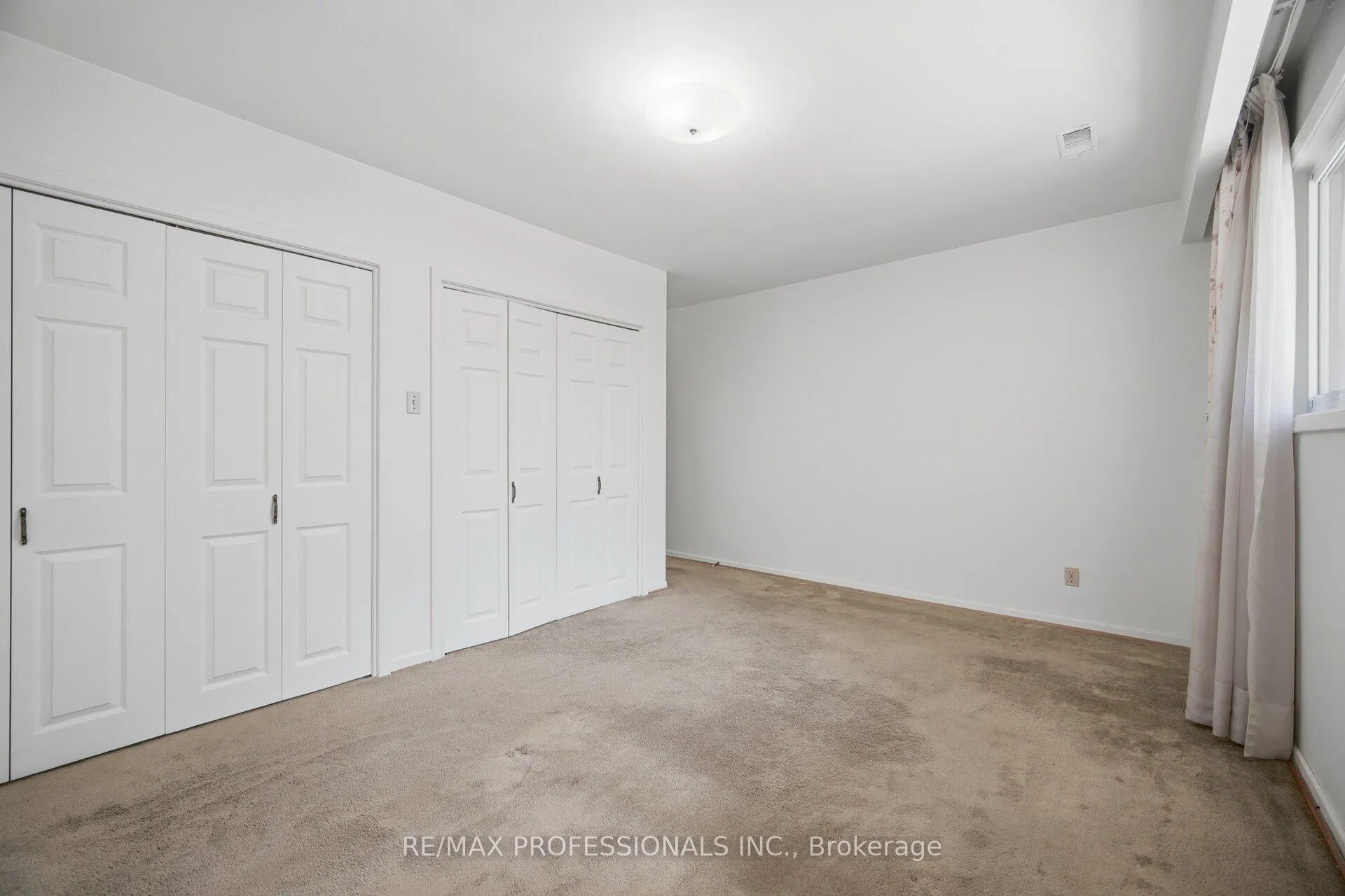 Photo 22 of 30 Grasspoint Crescent, Etobicoke, Markland Wood — HOMEH