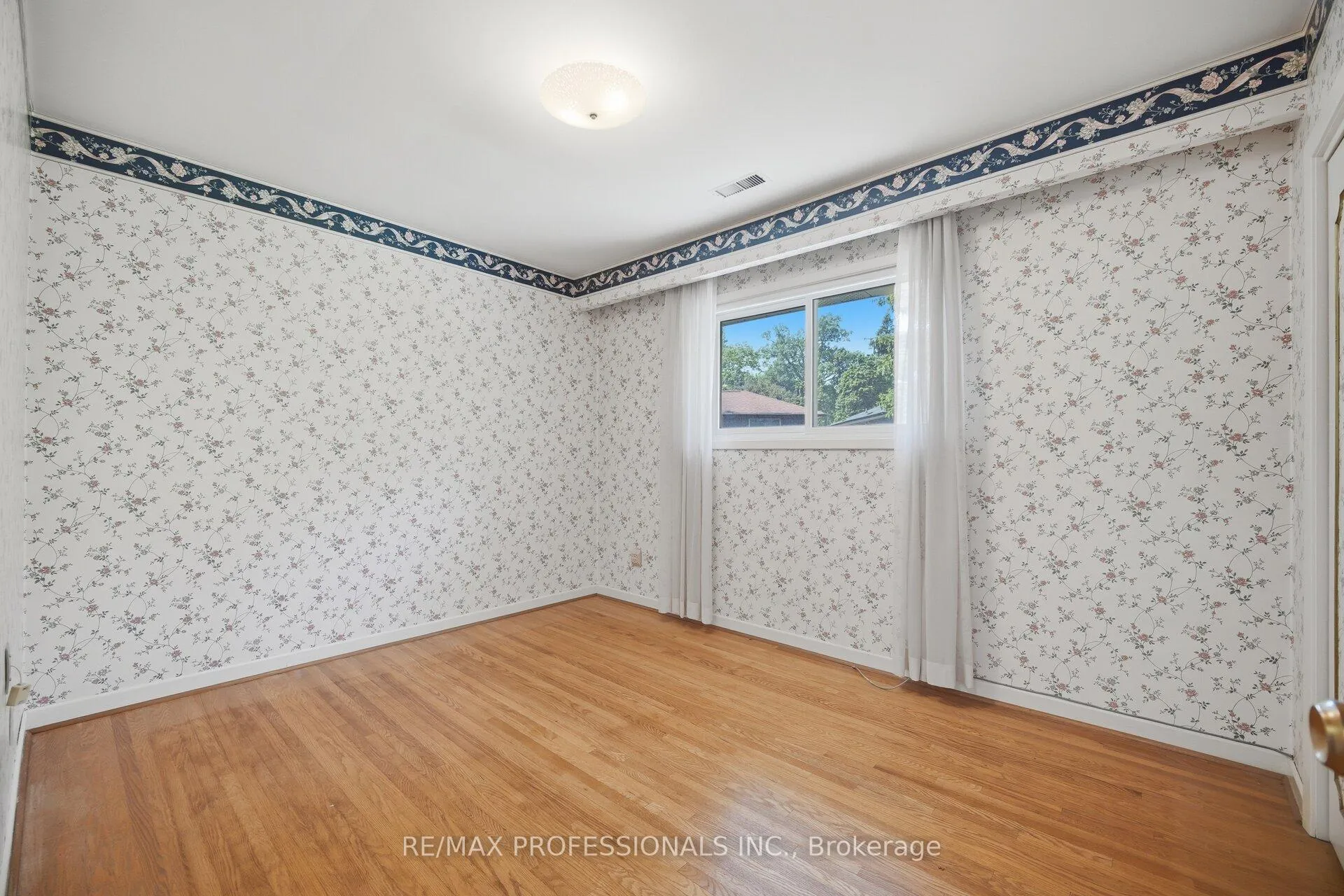 Photo 24 of 30 Grasspoint Crescent, Etobicoke, Markland Wood — HOMEH
