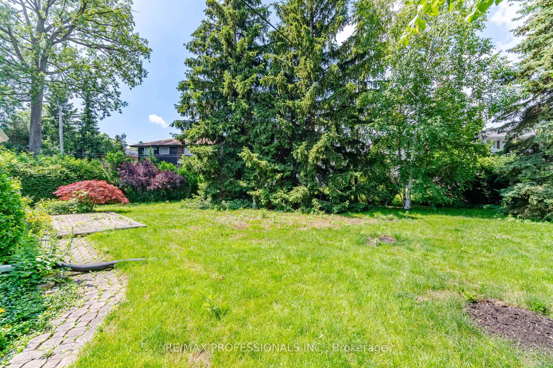 Photo 27 of 30 Grasspoint Crescent, Etobicoke, Markland Wood — HOMEH