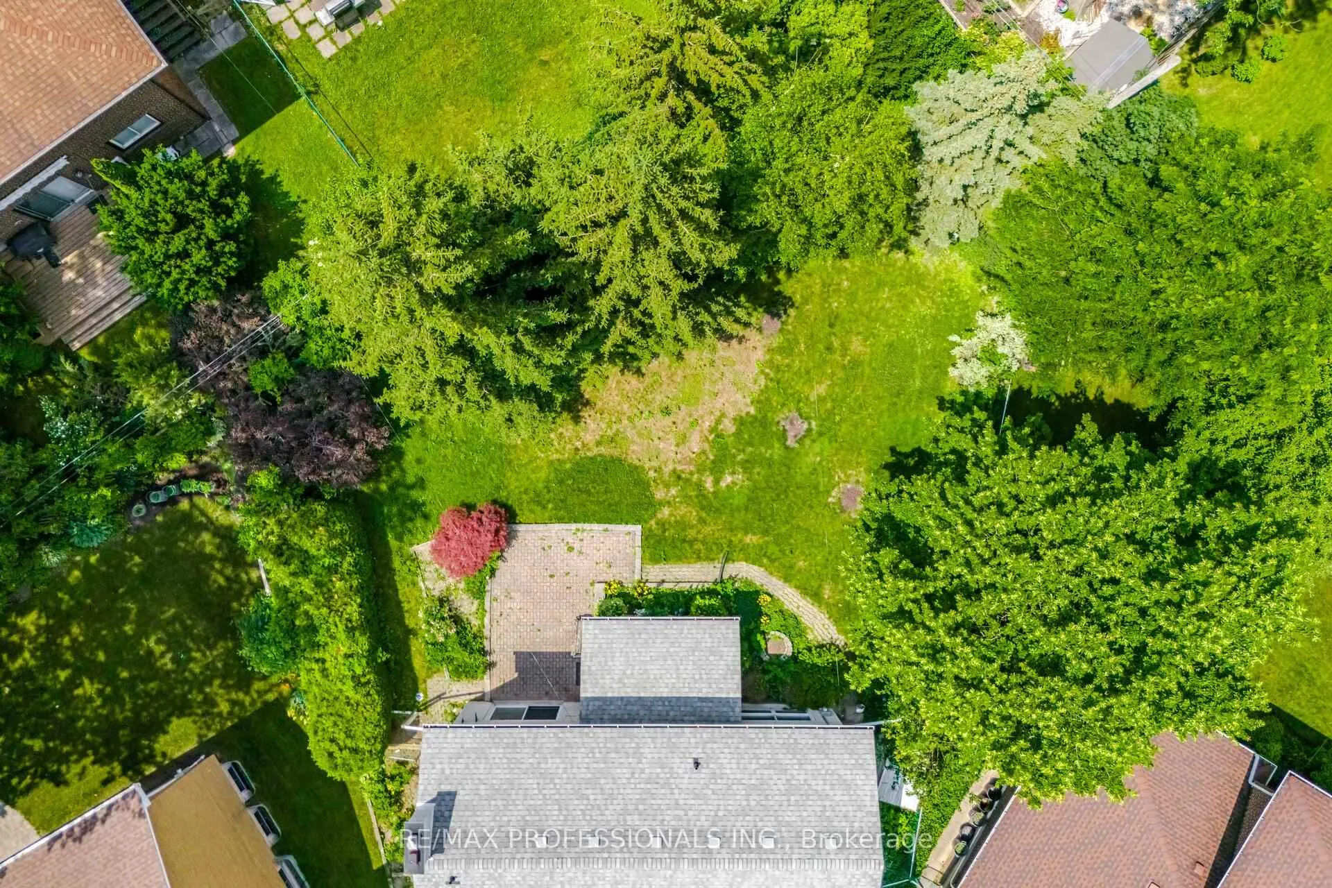Photo 29 of 30 Grasspoint Crescent, Etobicoke, Markland Wood — HOMEH