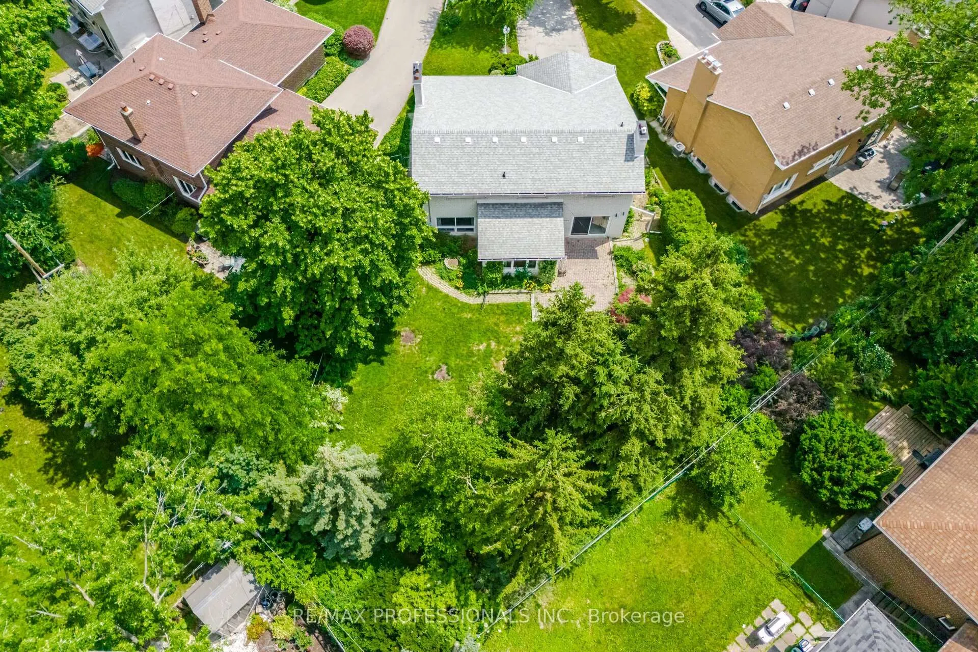 Photo 31 of 30 Grasspoint Crescent, Etobicoke, Markland Wood — HOMEH