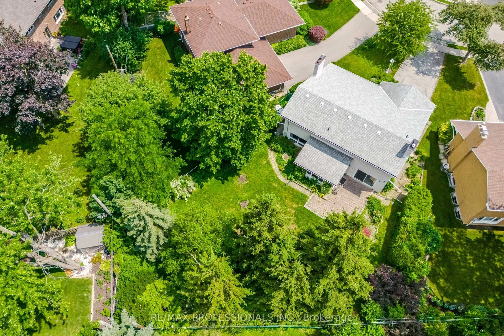 Photo 32 of 30 Grasspoint Crescent, Etobicoke, Markland Wood — HOMEH