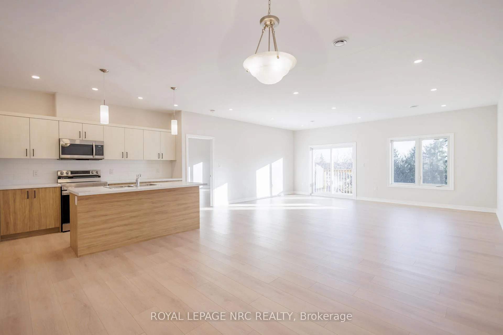 Photo 2 of Unit 2A, 41 St. Davids Road W, Thorold, Thorold Downtown — HOMEH