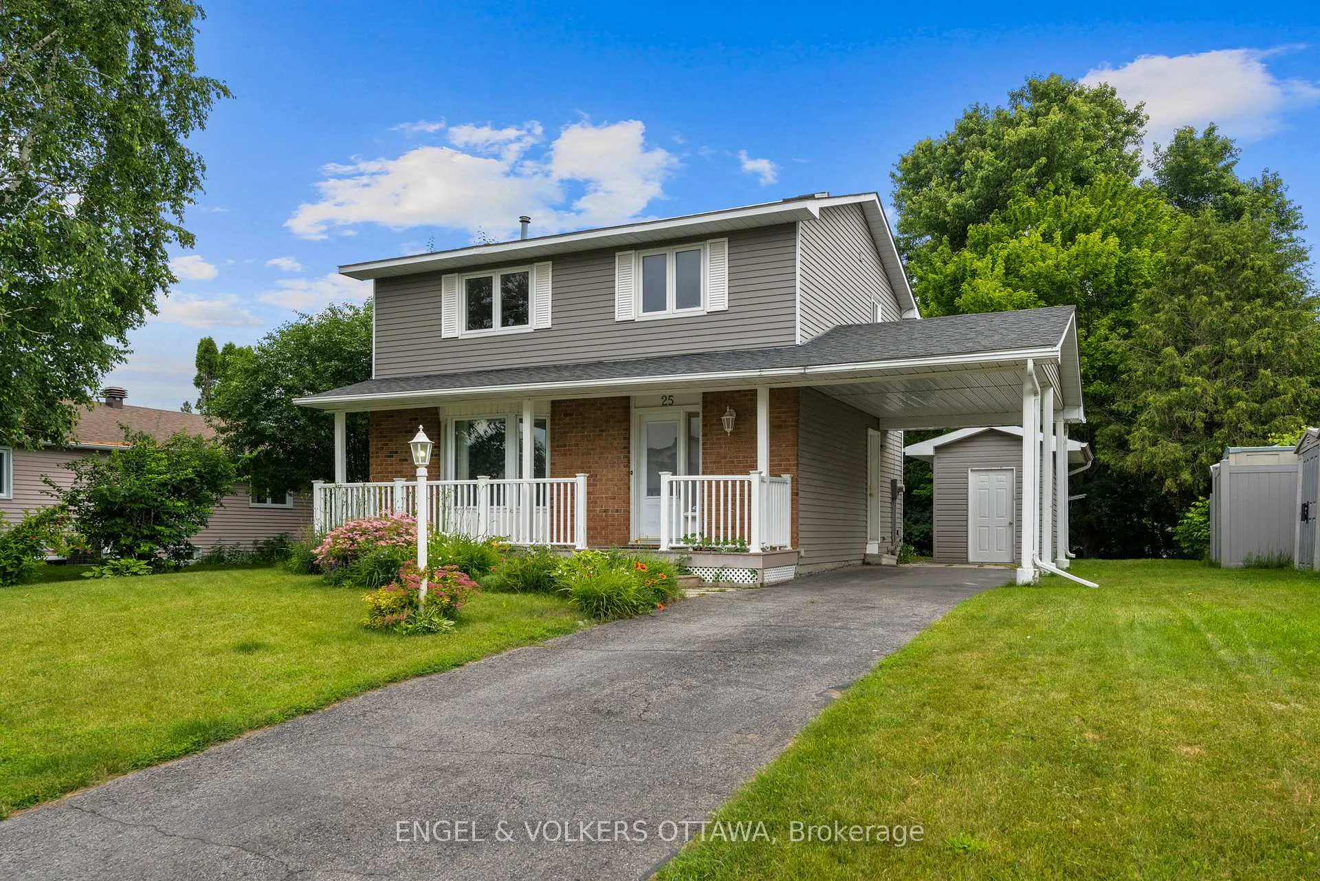 Photo 3 of 25 Antler Avenue, Ottawa, Barrhaven - On the Green — HOMEH