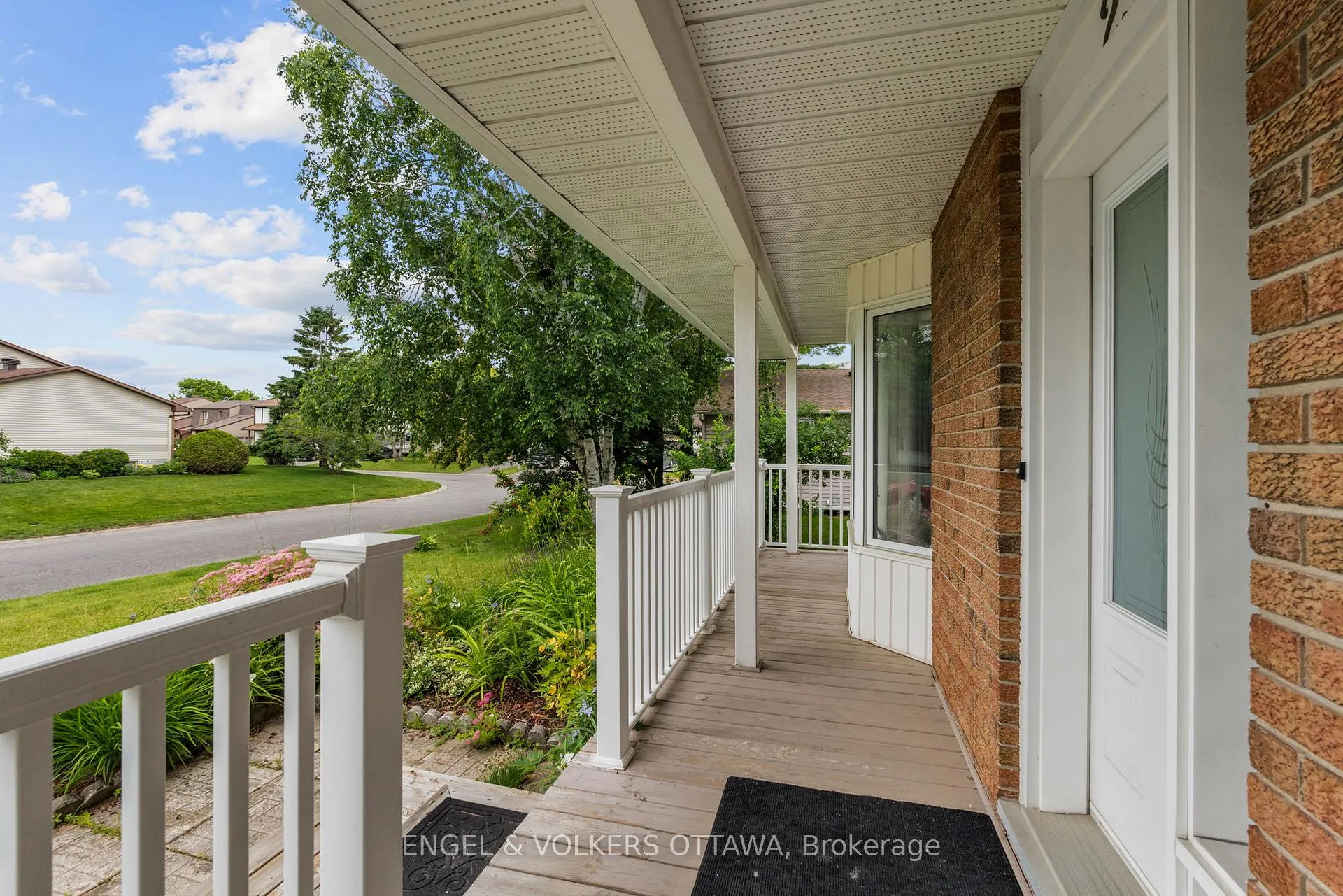 Photo 6 of 25 Antler Avenue, Ottawa, Barrhaven - On the Green — HOMEH