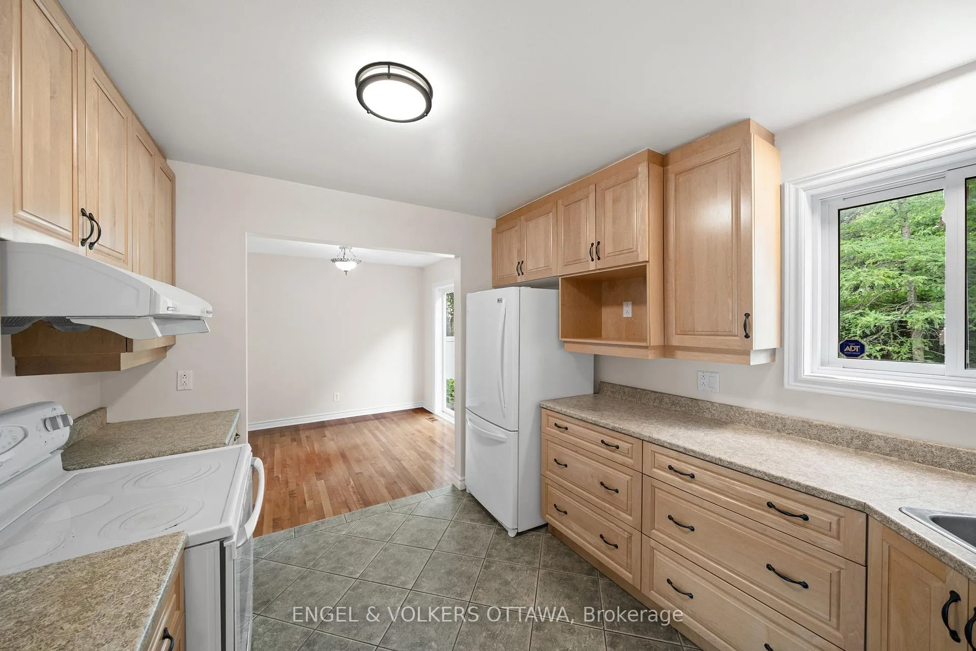 Photo 11 of 25 Antler Avenue, Ottawa, Barrhaven - On the Green — HOMEH