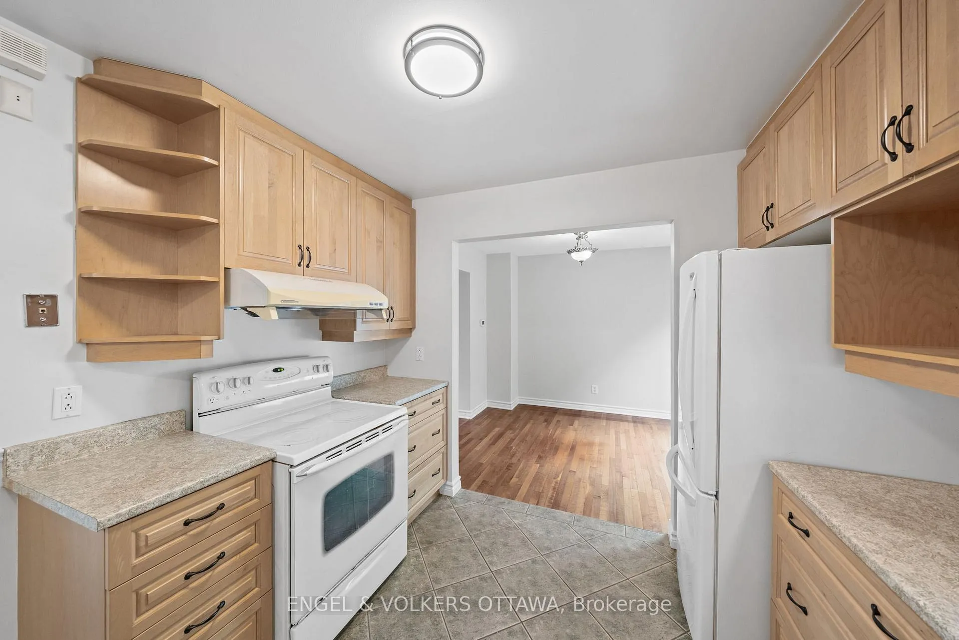 Photo 12 of 25 Antler Avenue, Ottawa, Barrhaven - On the Green — HOMEH