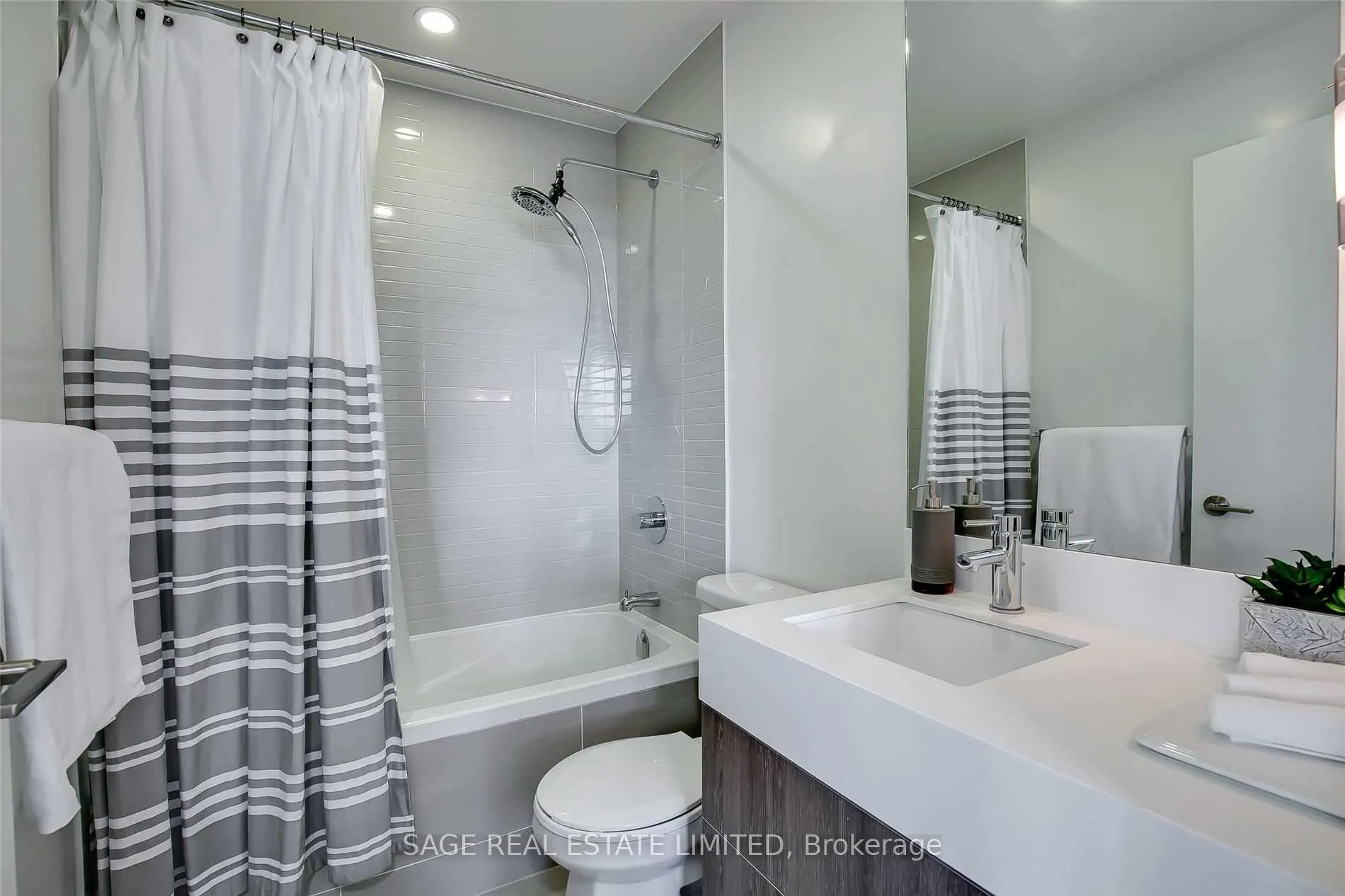 Photo 29 of Unit 810, 200 Sackville Street, Toronto, Regent Park — HOMEH