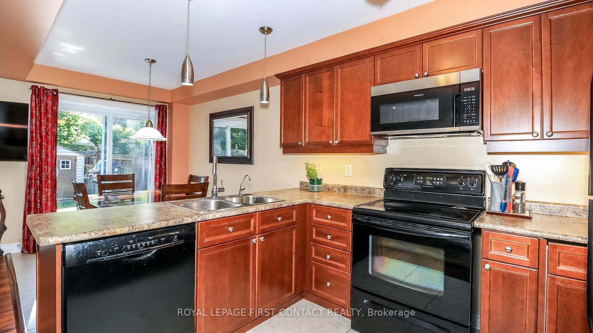 Photo 21 of 79 Winchester Terrace, Barrie, Rural Barrie Southeast — HOMEH