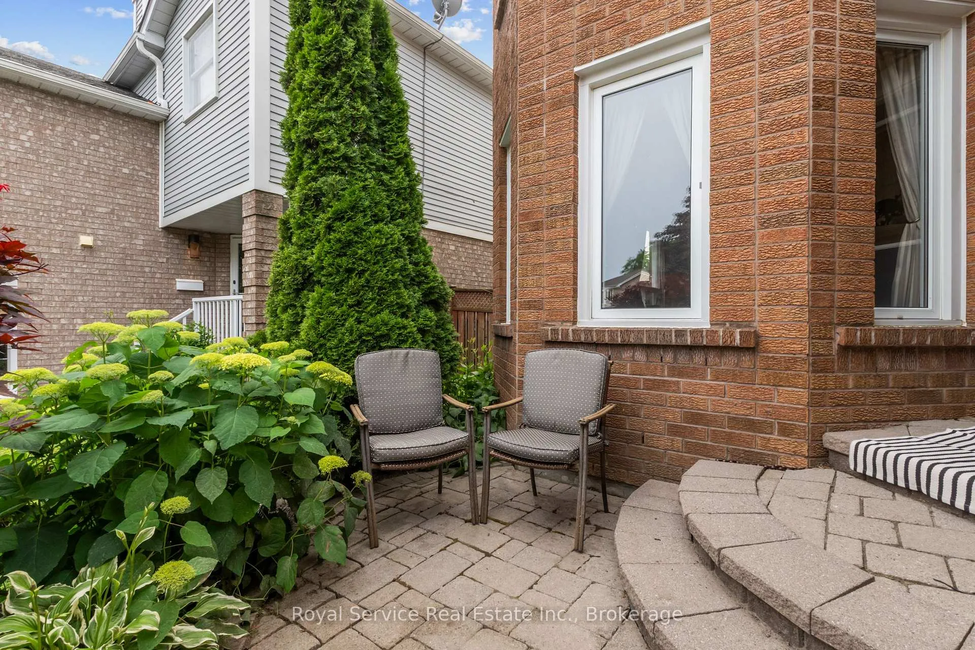 Photo 2 of 56 Stanford Crescent, Clarington, Newcastle — HOMEH