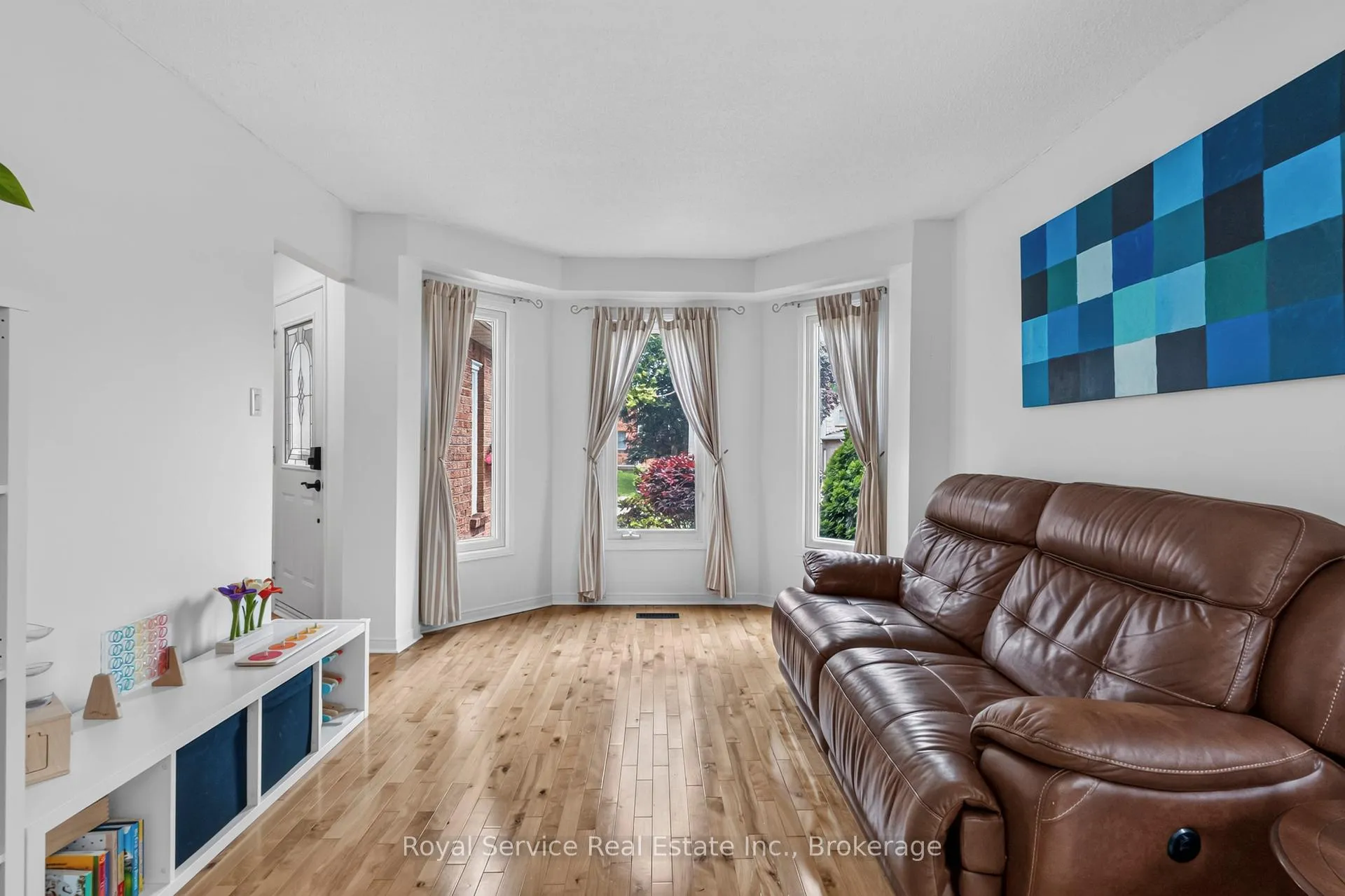 Photo 6 of 56 Stanford Crescent, Clarington, Newcastle — HOMEH