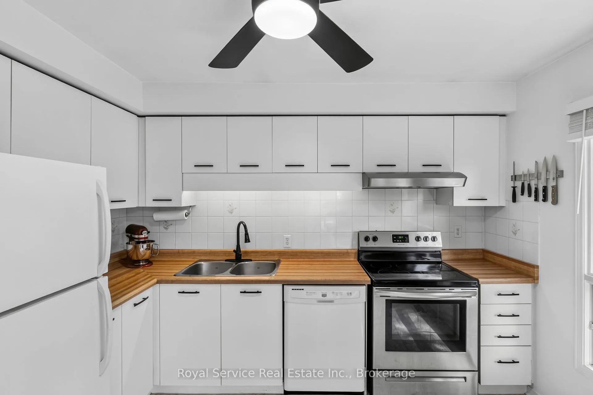 Photo 12 of 56 Stanford Crescent, Clarington, Newcastle — HOMEH