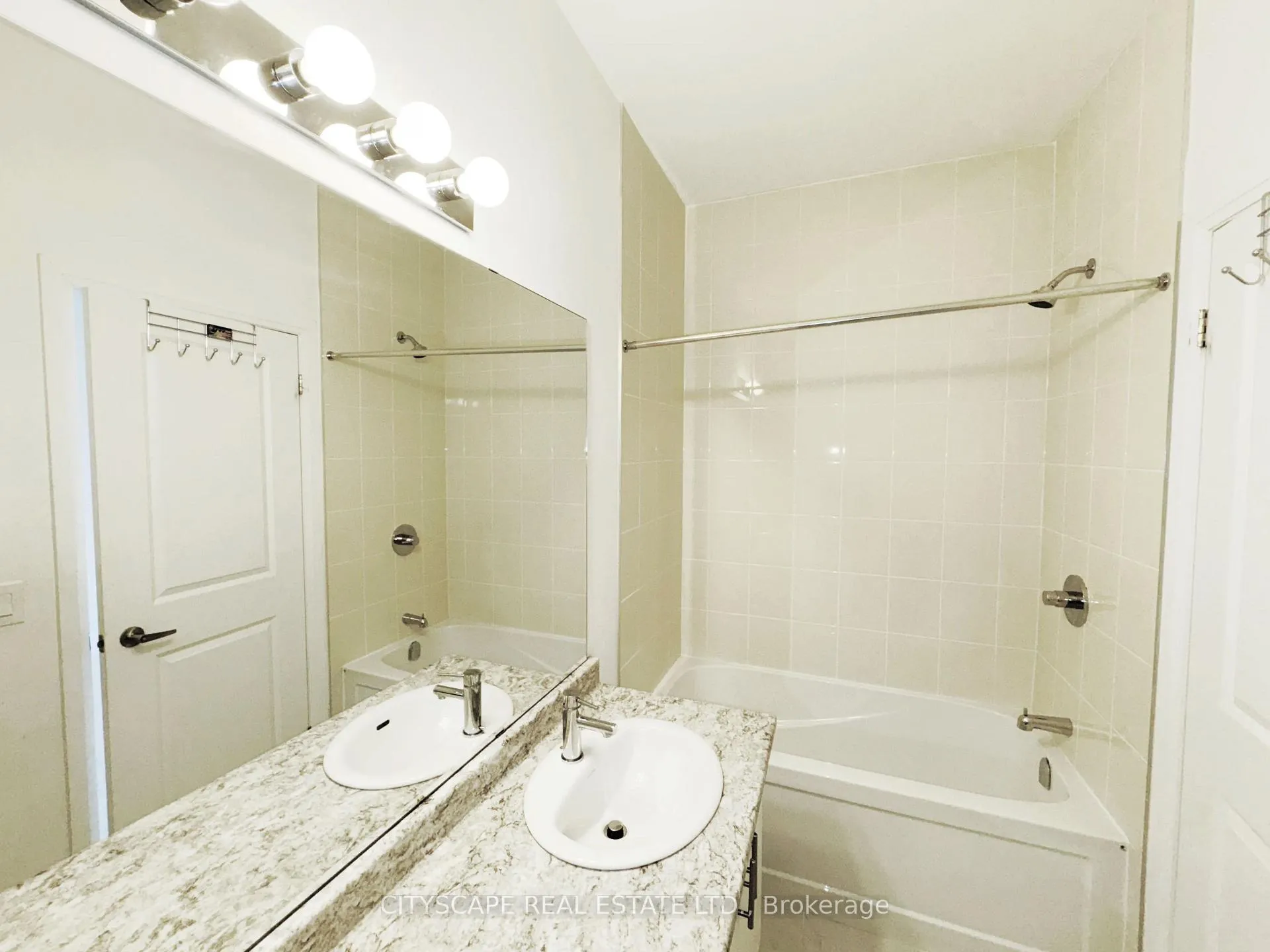 Photo 23 of 34 Sidney Rose Common, St. Catharines, Glendale/Glenridge — HOMEH