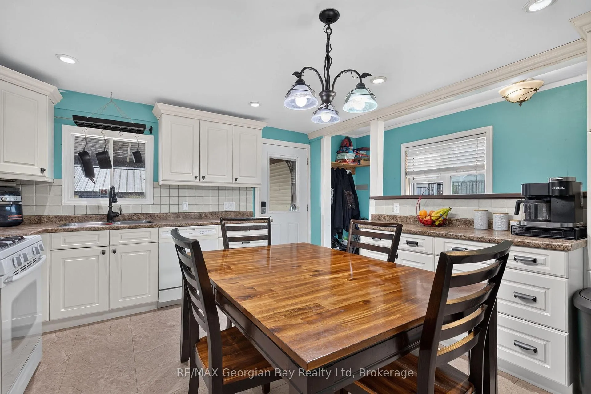 Photo 4 of 676 3rd Avenue, Tay, Port McNicoll — HOMEH