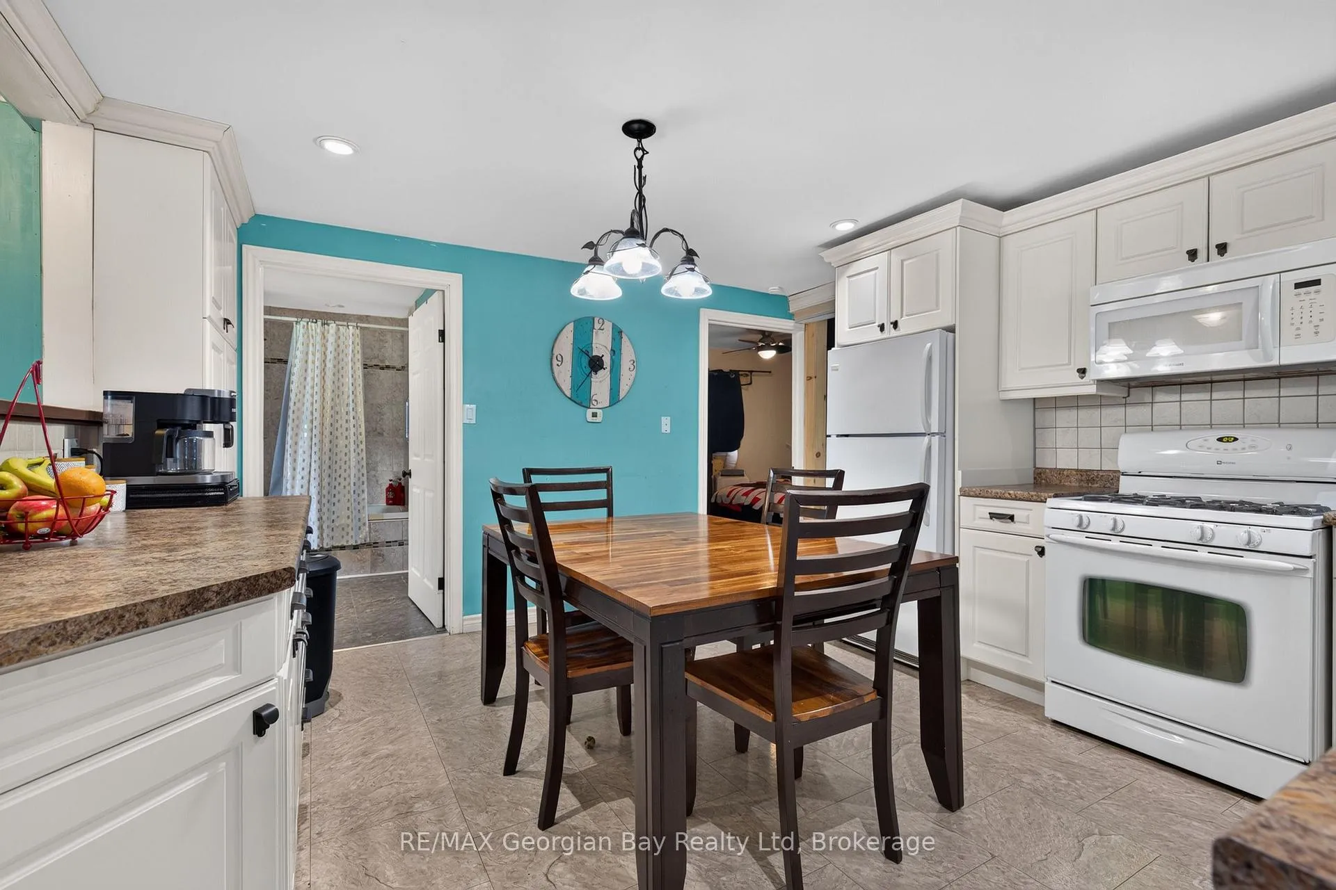 Photo 5 of 676 3rd Avenue, Tay, Port McNicoll — HOMEH