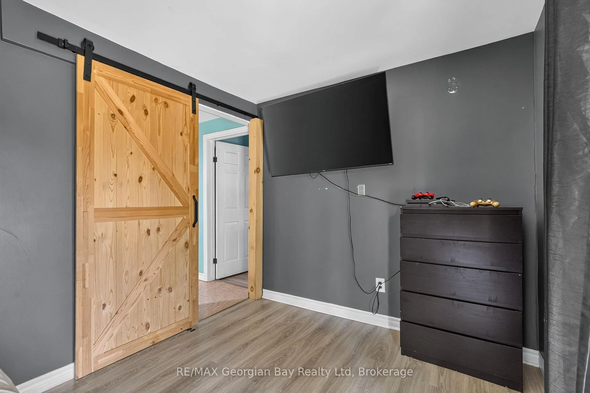 Photo 9 of 676 3rd Avenue, Tay, Port McNicoll — HOMEH