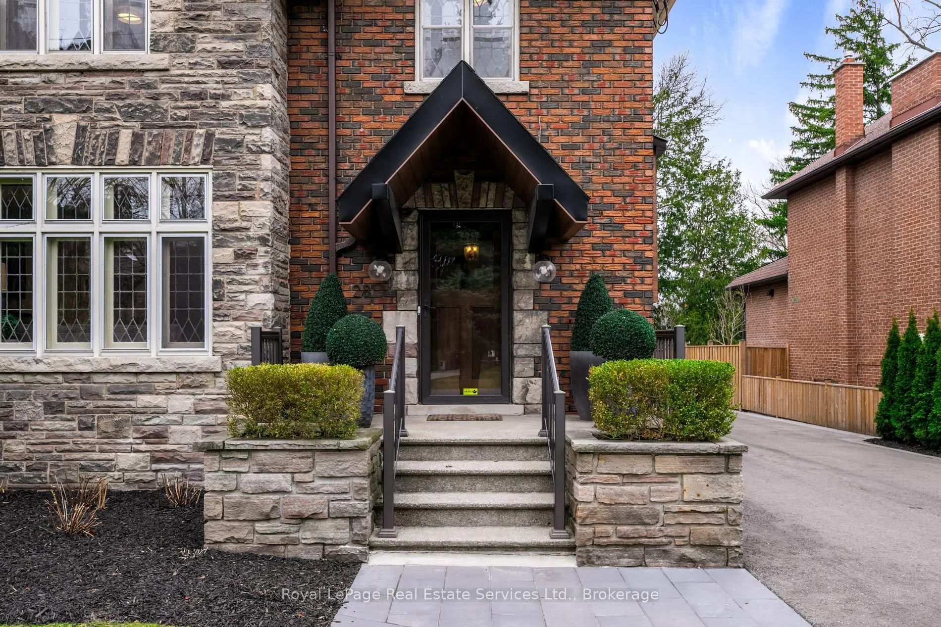 Photo 2 of 28 Thompson Avenue, Etobicoke, Stonegate-Queensway — HOMEH