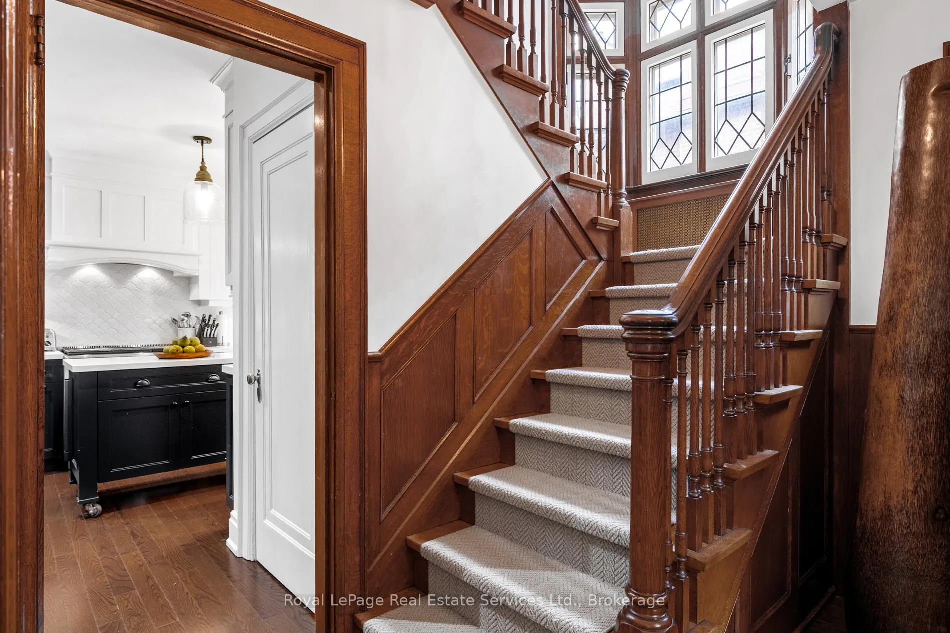 Photo 4 of 28 Thompson Avenue, Etobicoke, Stonegate-Queensway — HOMEH