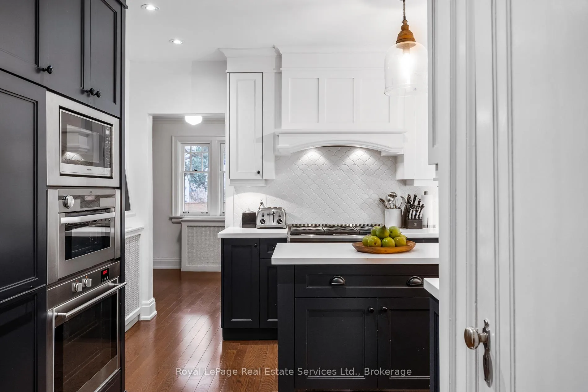 Photo 6 of 28 Thompson Avenue, Etobicoke, Stonegate-Queensway — HOMEH