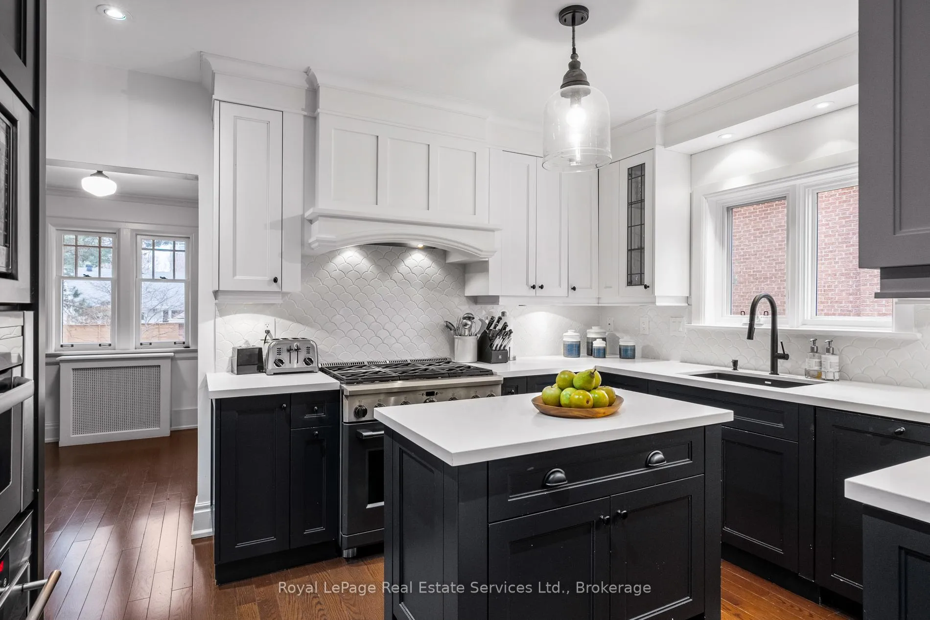 Photo 7 of 28 Thompson Avenue, Etobicoke, Stonegate-Queensway — HOMEH