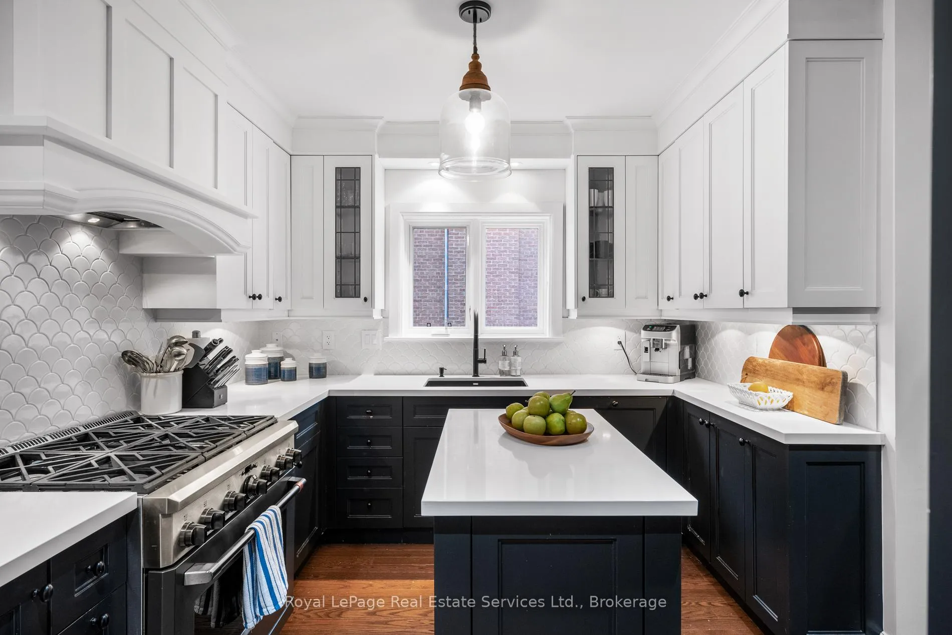 Photo 9 of 28 Thompson Avenue, Etobicoke, Stonegate-Queensway — HOMEH