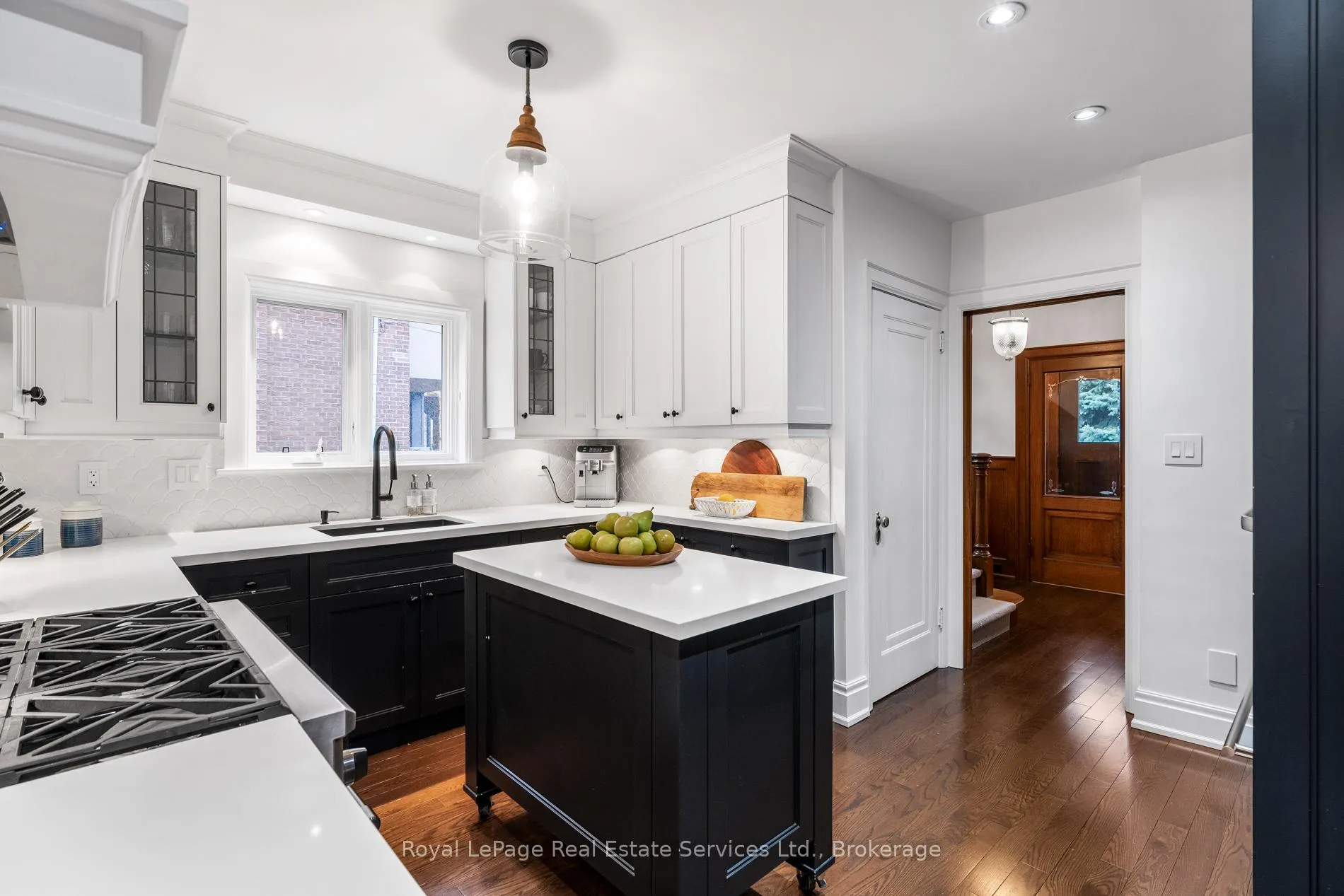 Photo 10 of 28 Thompson Avenue, Etobicoke, Stonegate-Queensway — HOMEH