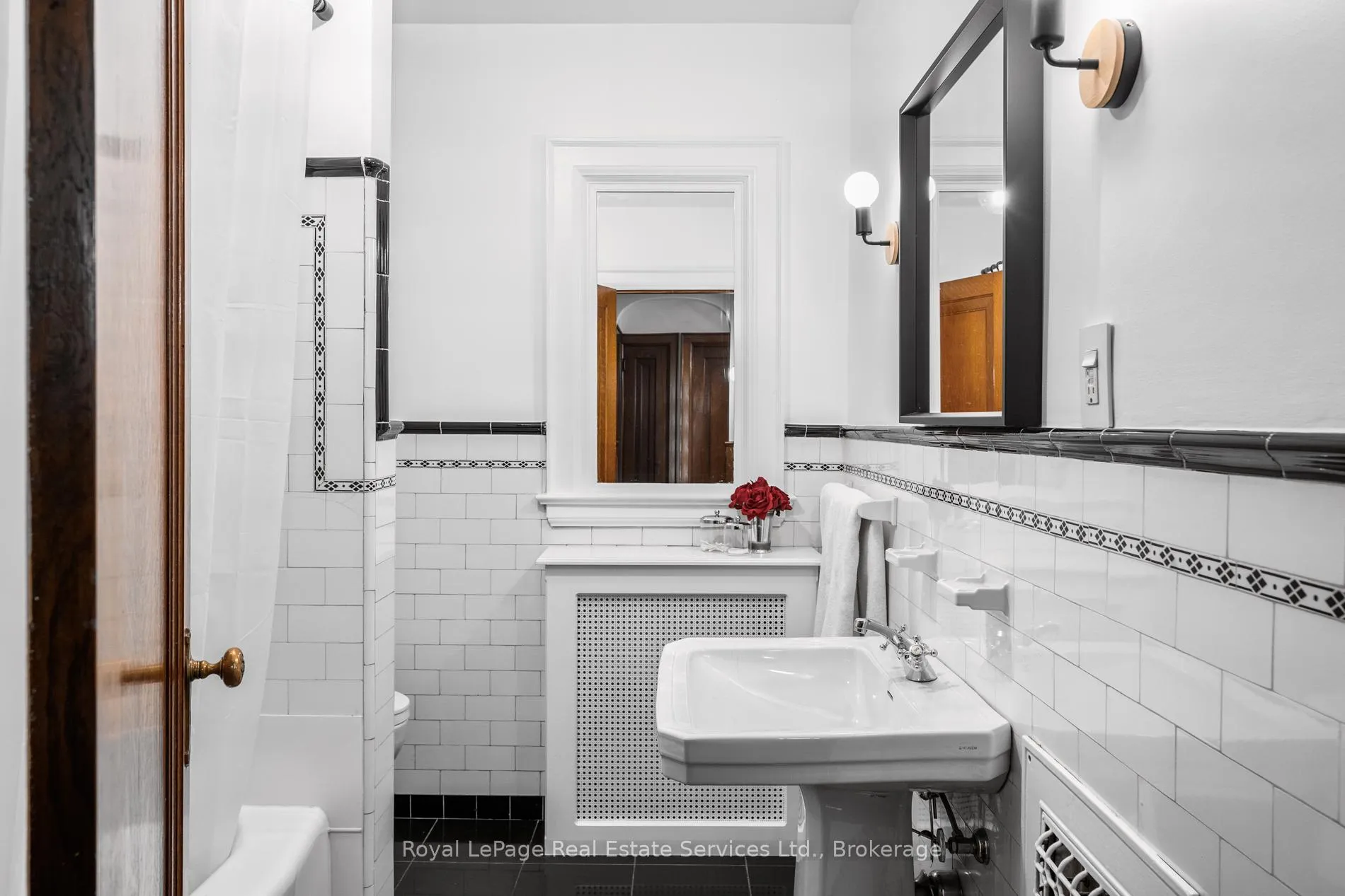 Photo 31 of 28 Thompson Avenue, Etobicoke, Stonegate-Queensway — HOMEH