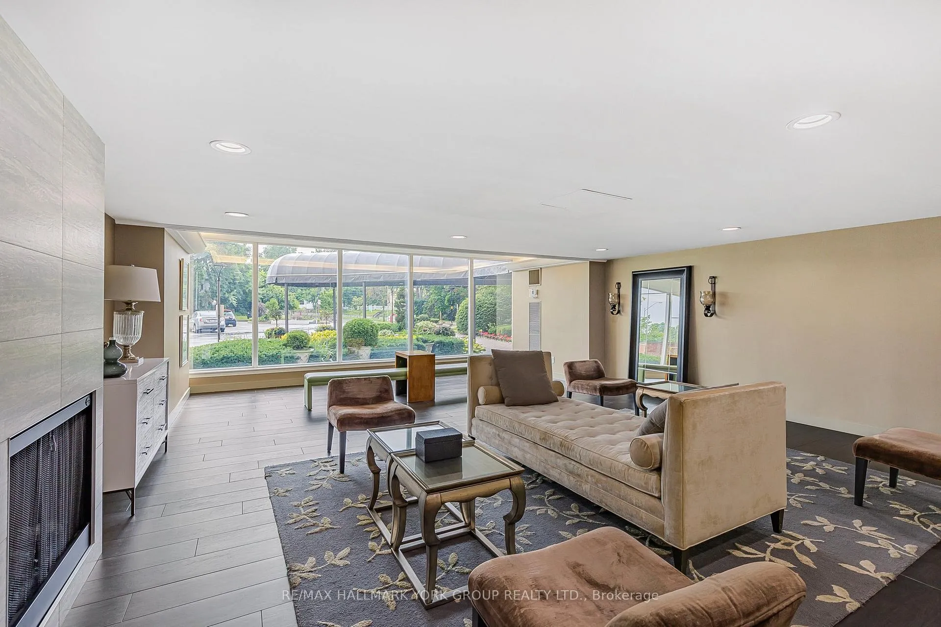 Photo 9 of Unit 1007, 7811 Yonge Street, Markham, Thornhill — HOMEH
