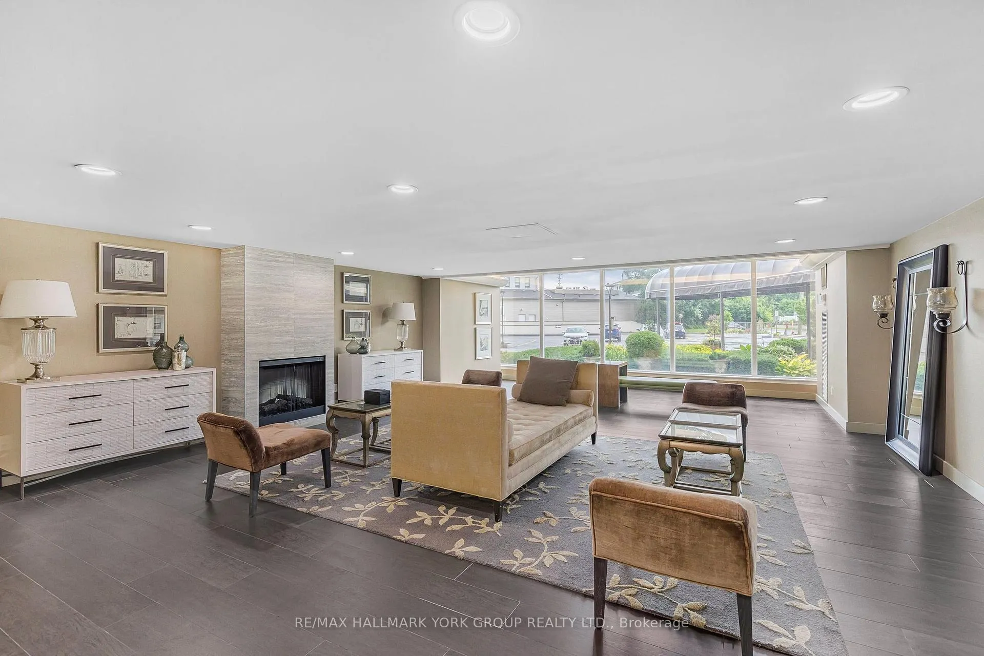 Photo 10 of Unit 1007, 7811 Yonge Street, Markham, Thornhill — HOMEH