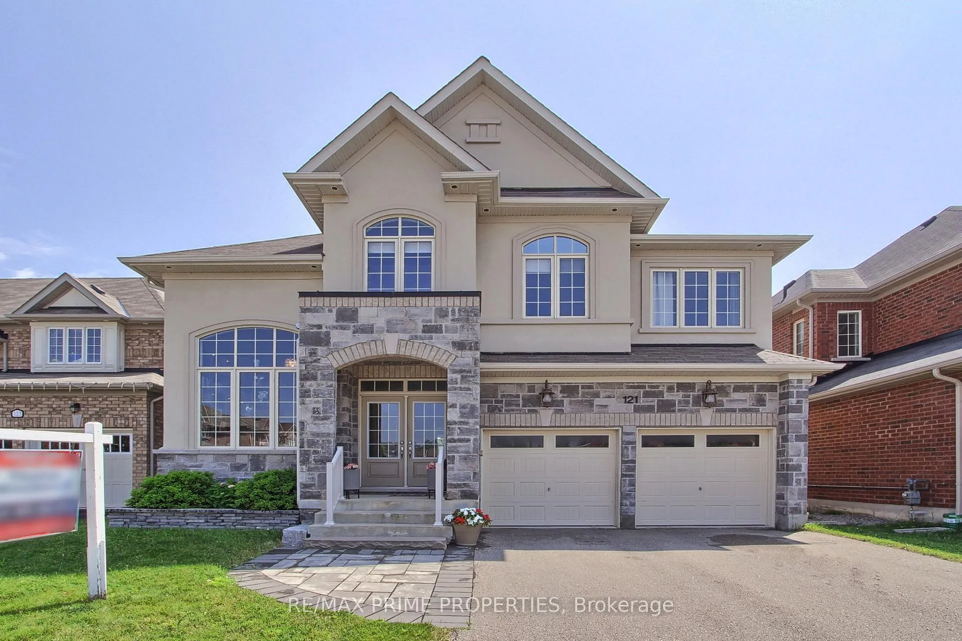 Photo 1 of 121 Robert Wilson Crescent, Georgina, Keswick South — HOMEH