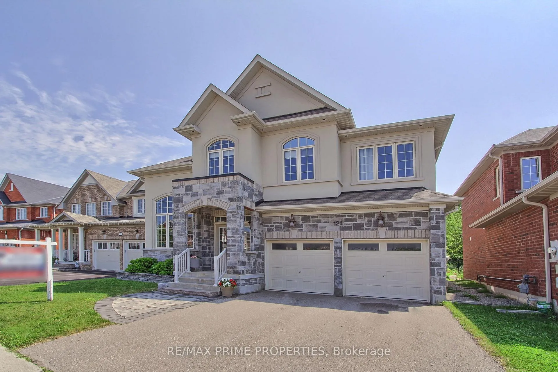 Photo 3 of 121 Robert Wilson Crescent, Georgina, Keswick South — HOMEH