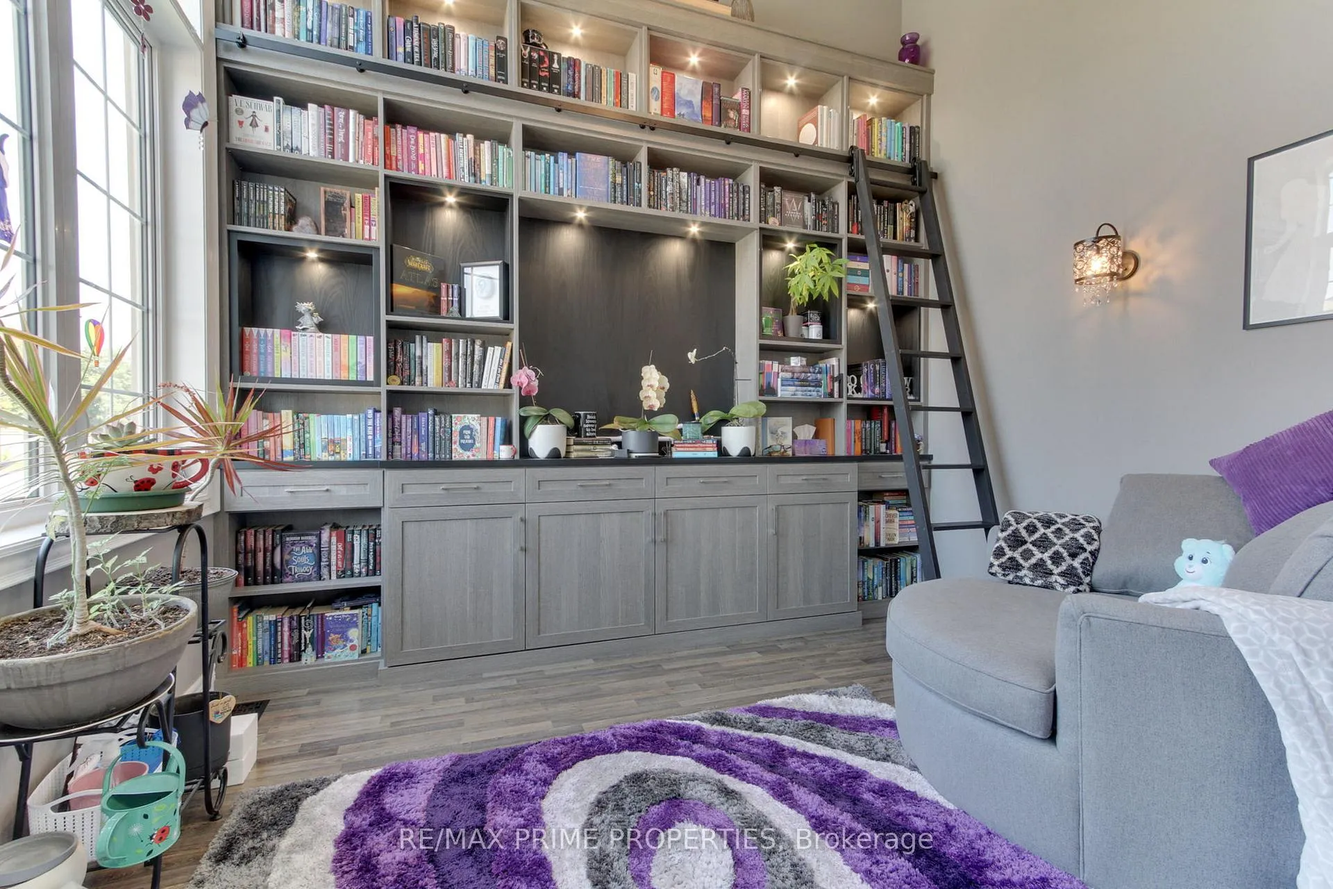 Photo 8 of 121 Robert Wilson Crescent, Georgina, Keswick South — HOMEH