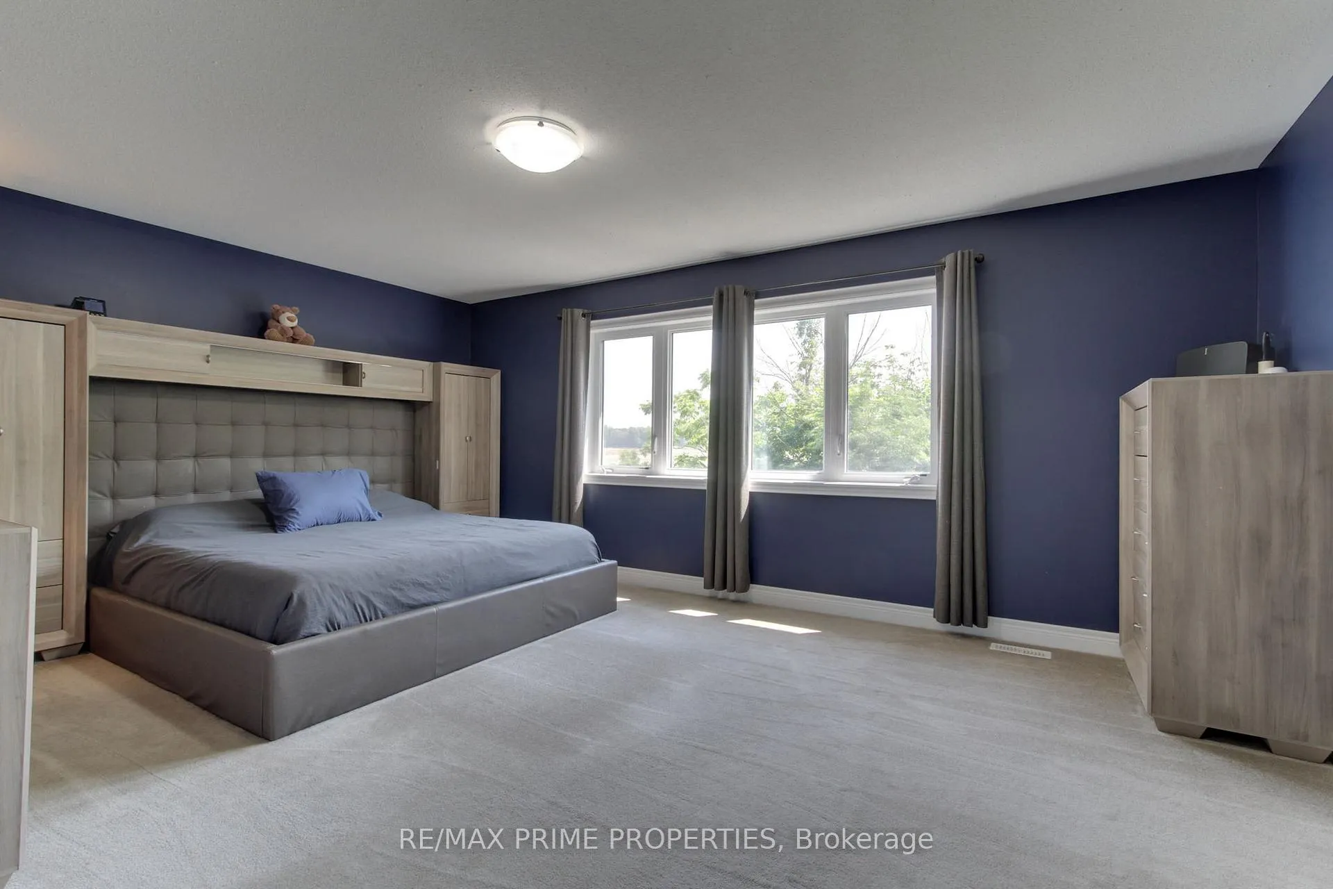 Photo 15 of 121 Robert Wilson Crescent, Georgina, Keswick South — HOMEH
