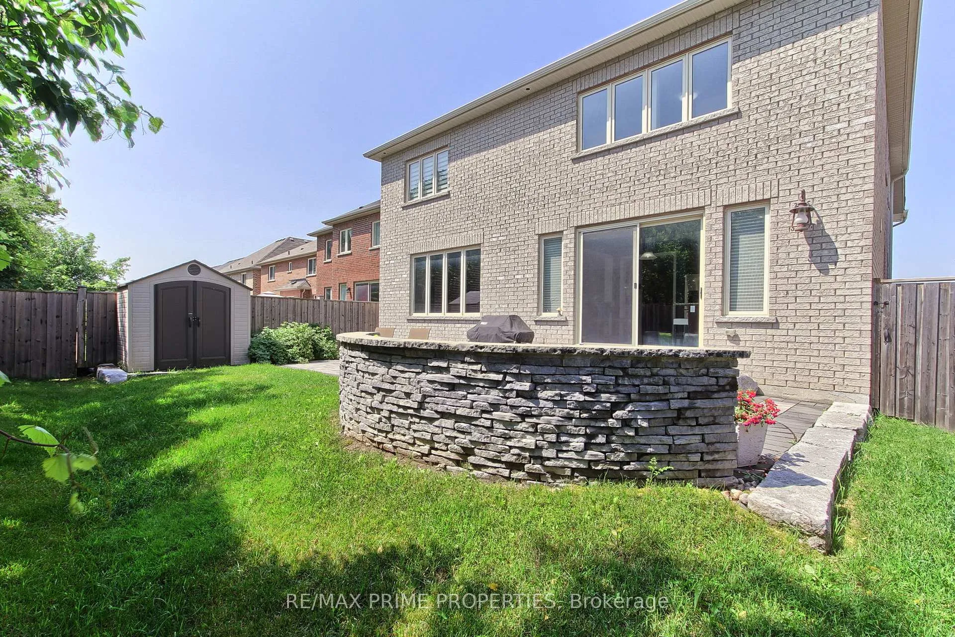 Photo 25 of 121 Robert Wilson Crescent, Georgina, Keswick South — HOMEH