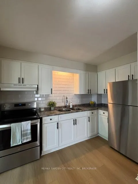 Photo 3 of Unit D, 120 Endicott Terrace, Welland, Prince Charles — HOMEH