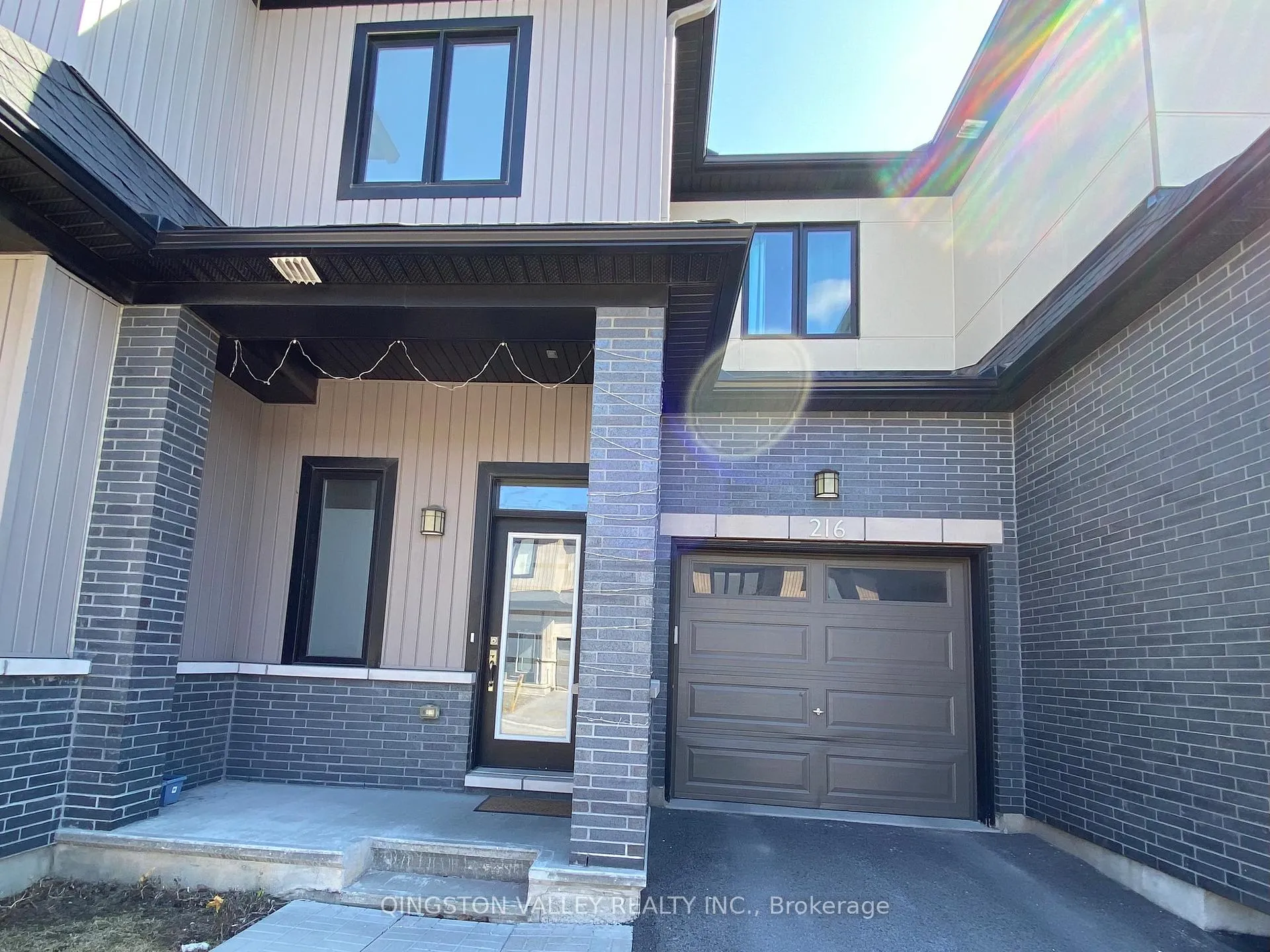 Photo 2 of 216 Don Brown Private, Ottawa, Kanata - Emerald Meadows/Trailwest — HOMEH