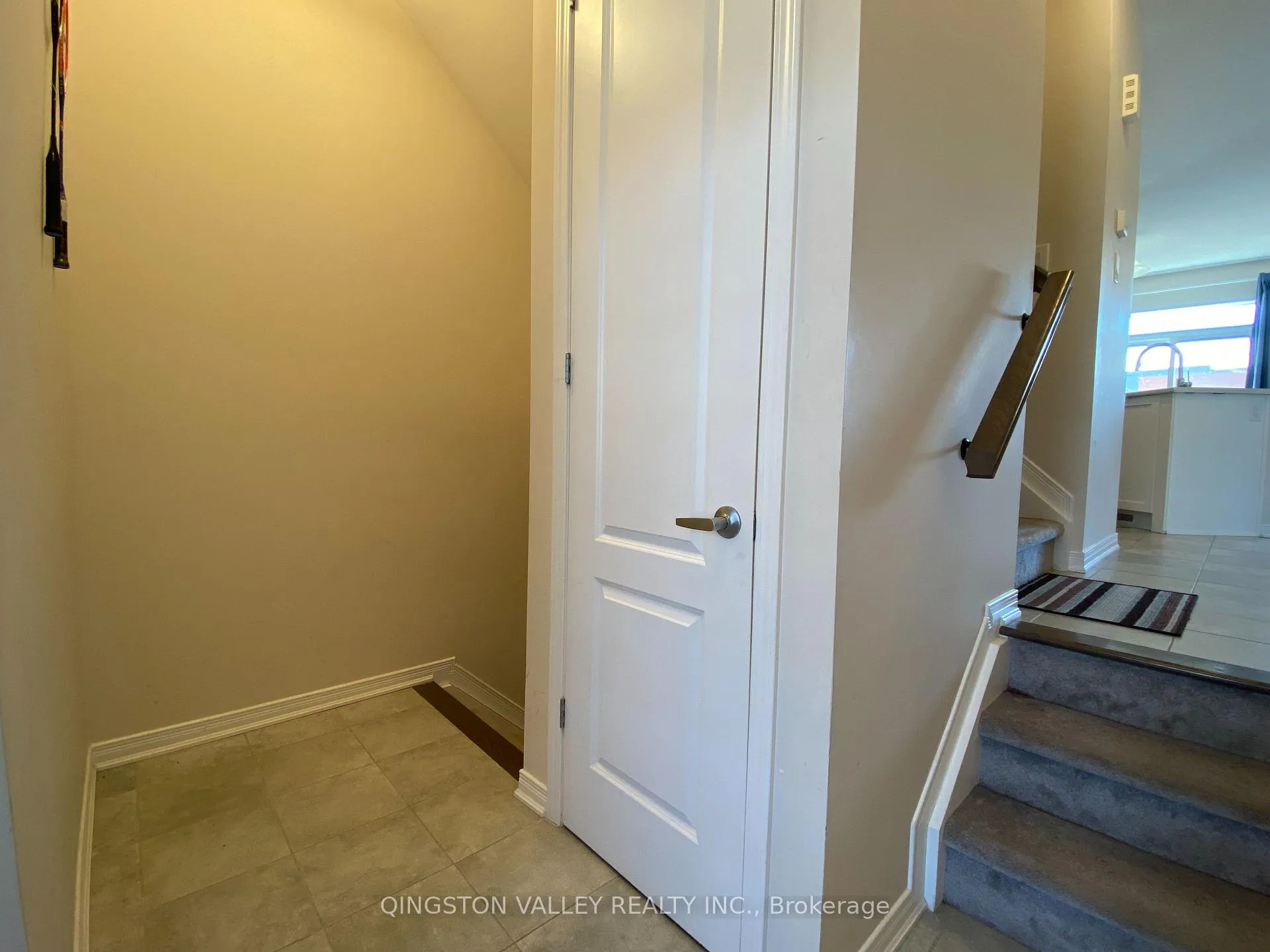 Photo 4 of 216 Don Brown Private, Ottawa, Kanata - Emerald Meadows/Trailwest — HOMEH