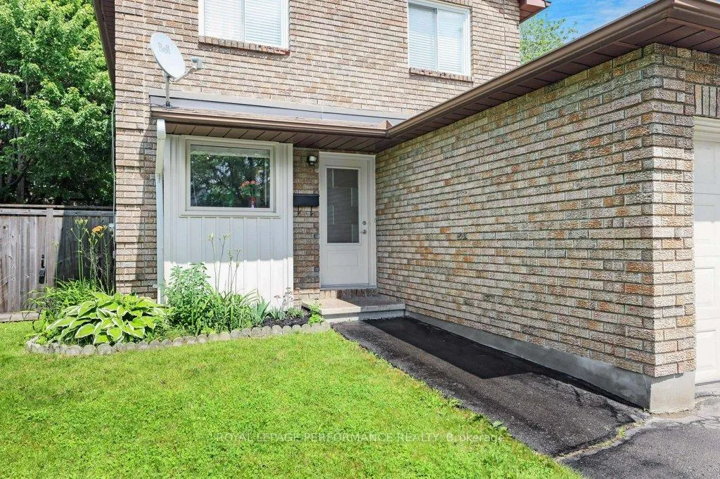 Photo 3 of 1550 Bourcier Drive, Ottawa, Bilberry Creek/Queenswood Heights — HOMEH