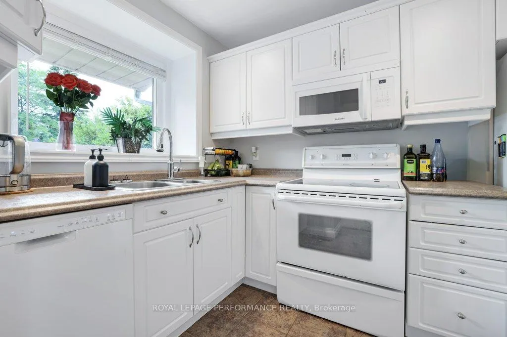 Photo 6 of 1550 Bourcier Drive, Ottawa, Bilberry Creek/Queenswood Heights — HOMEH