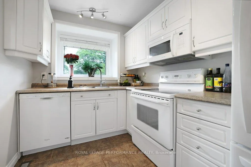 Photo 7 of 1550 Bourcier Drive, Ottawa, Bilberry Creek/Queenswood Heights — HOMEH