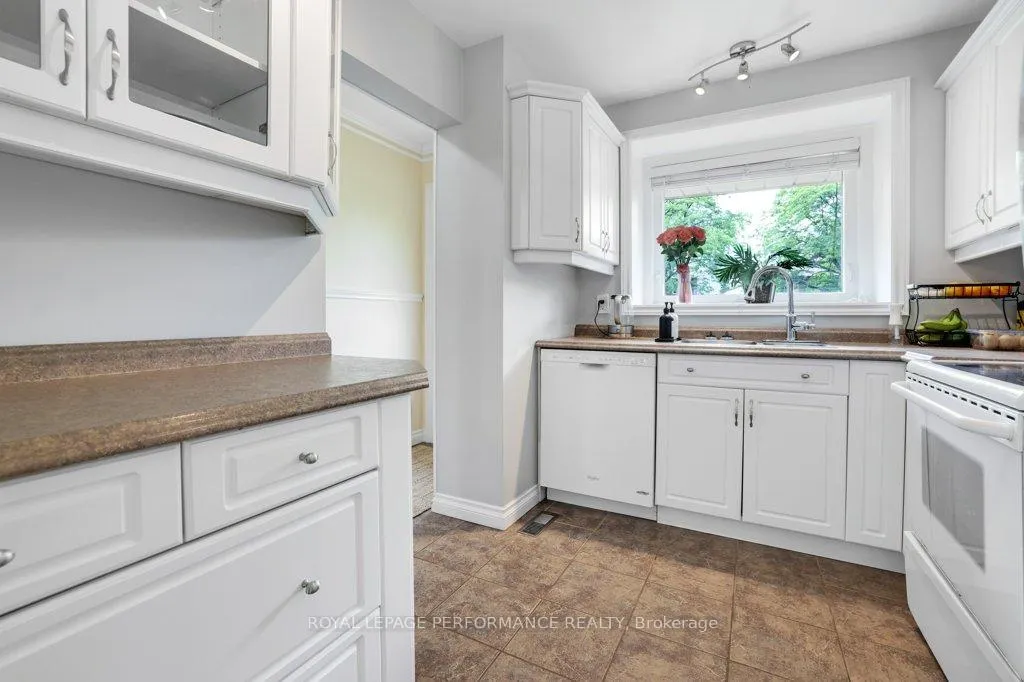Photo 8 of 1550 Bourcier Drive, Ottawa, Bilberry Creek/Queenswood Heights — HOMEH