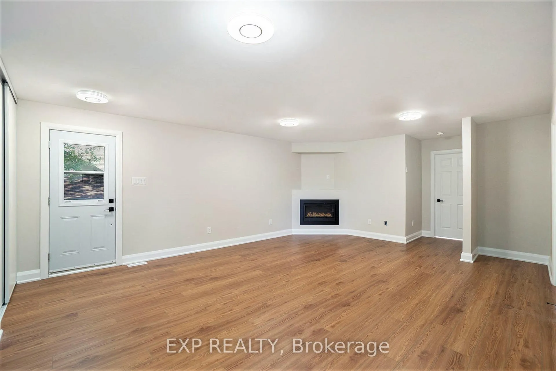 Photo 3 of Unit 3, 838 St. Laurent Boulevard, Ottawa, Castle Heights — HOMEH